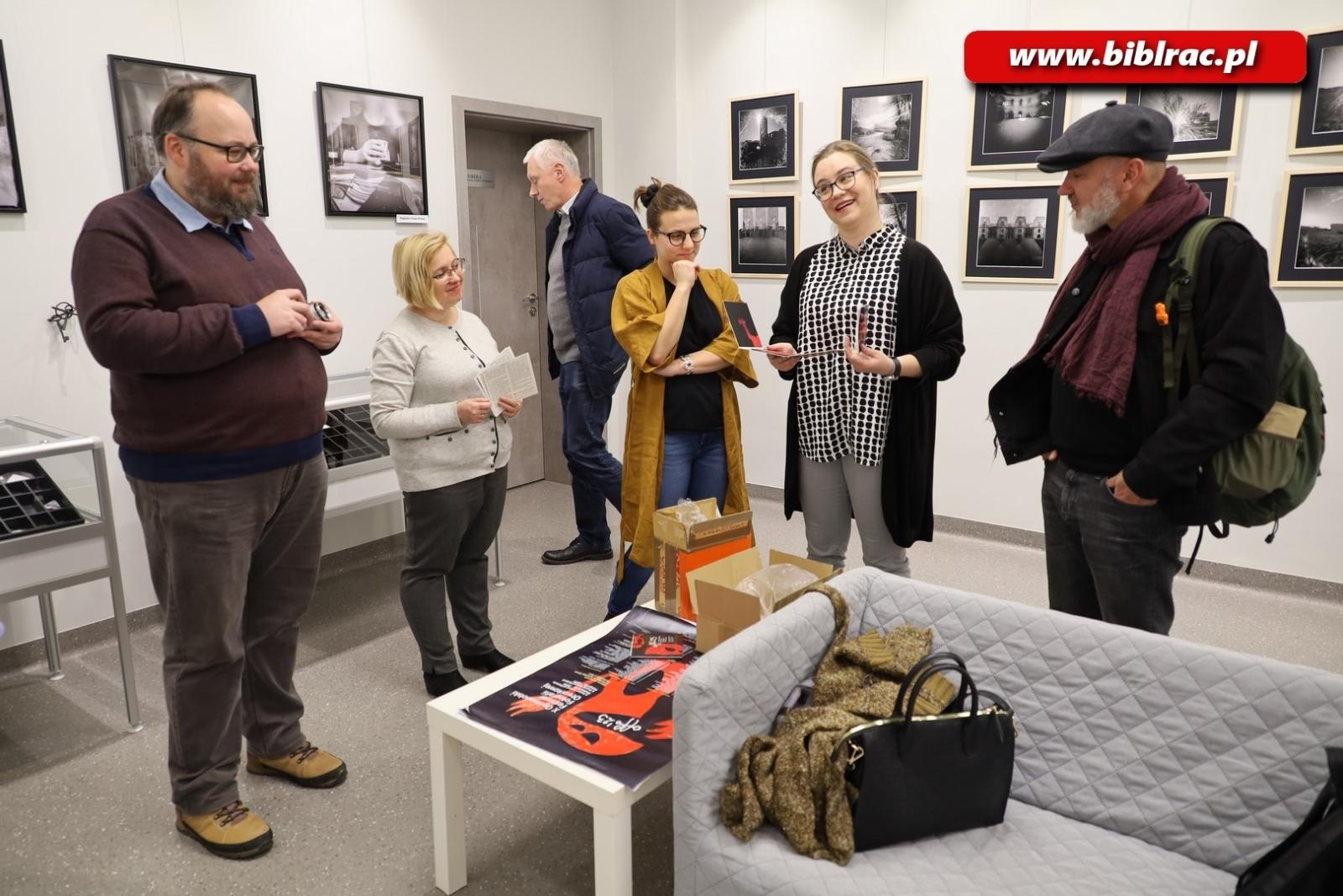 Zdjęcie w galerii na portalu naszraciborz.pl: OFFO 2023 - finisaż wystawy i spotkanie z twórcami wiadomości z regionu