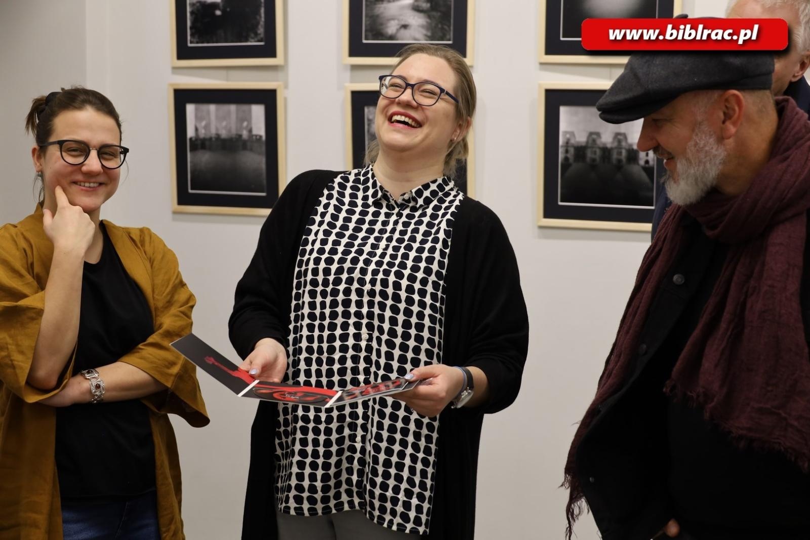 Zdjęcie w galerii na portalu naszraciborz.pl: OFFO 2023 - finisaż wystawy i spotkanie z twórcami wiadomości z regionu