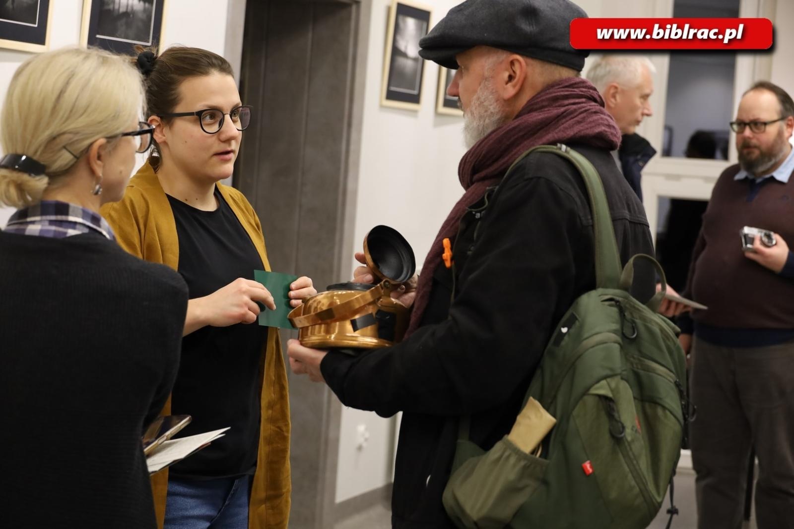 Zdjęcie w galerii na portalu naszraciborz.pl: OFFO 2023 - finisaż wystawy i spotkanie z twórcami wiadomości z regionu