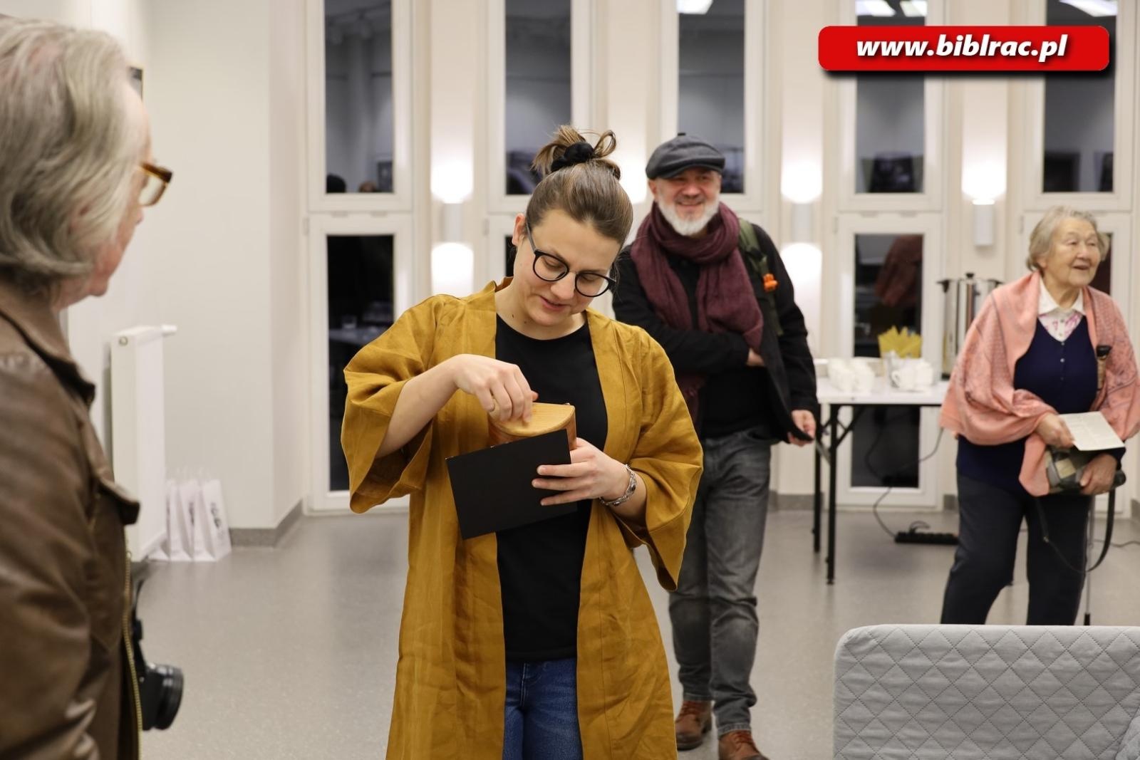 Zdjęcie w galerii na portalu naszraciborz.pl: OFFO 2023 - finisaż wystawy i spotkanie z twórcami wiadomości z regionu