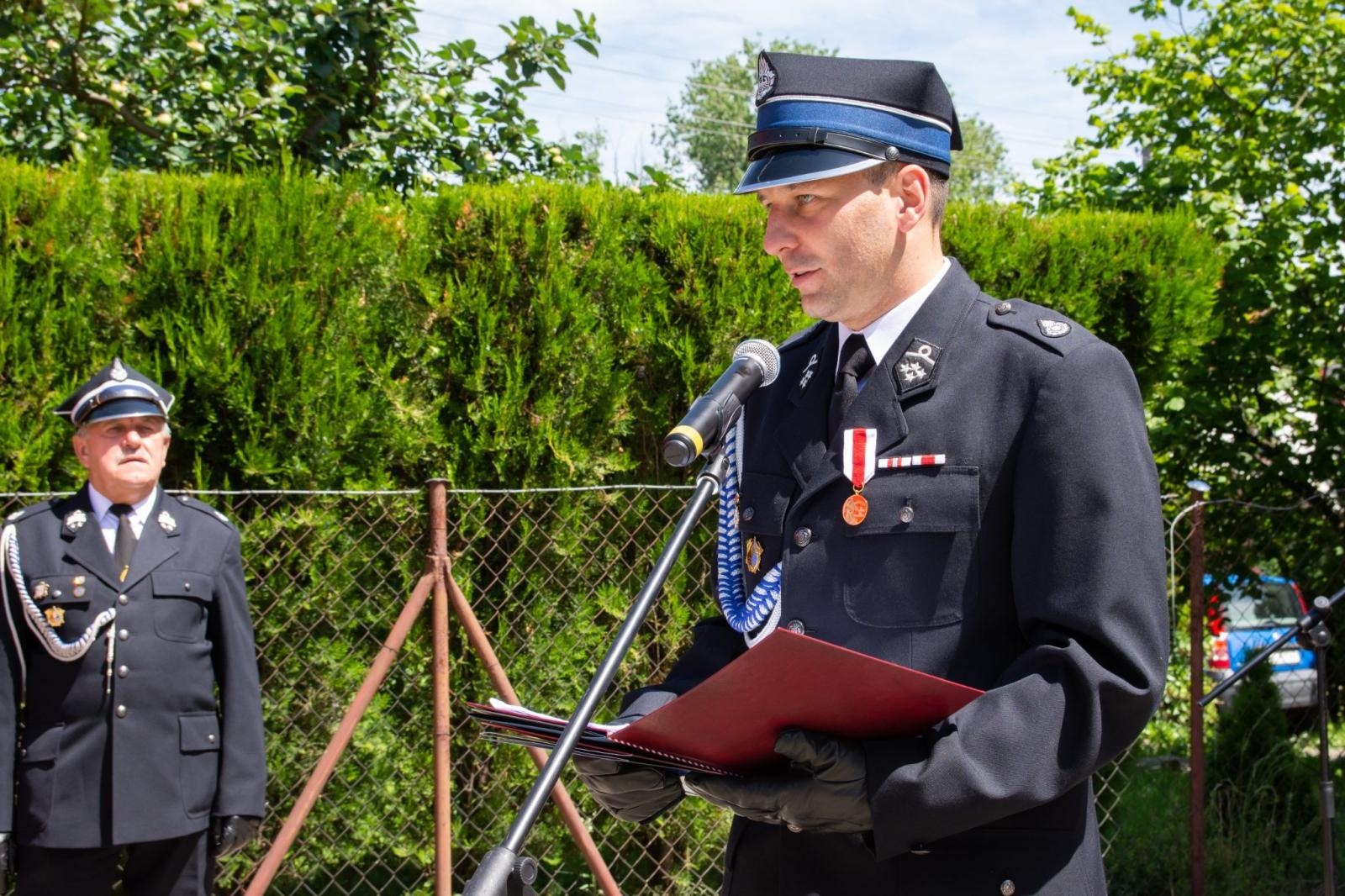 Zdjęcie w galerii na portalu naszraciborz.pl: Krzyż Świętego Floriana dla druha Romana Pośpiecha wiadomości z regionu