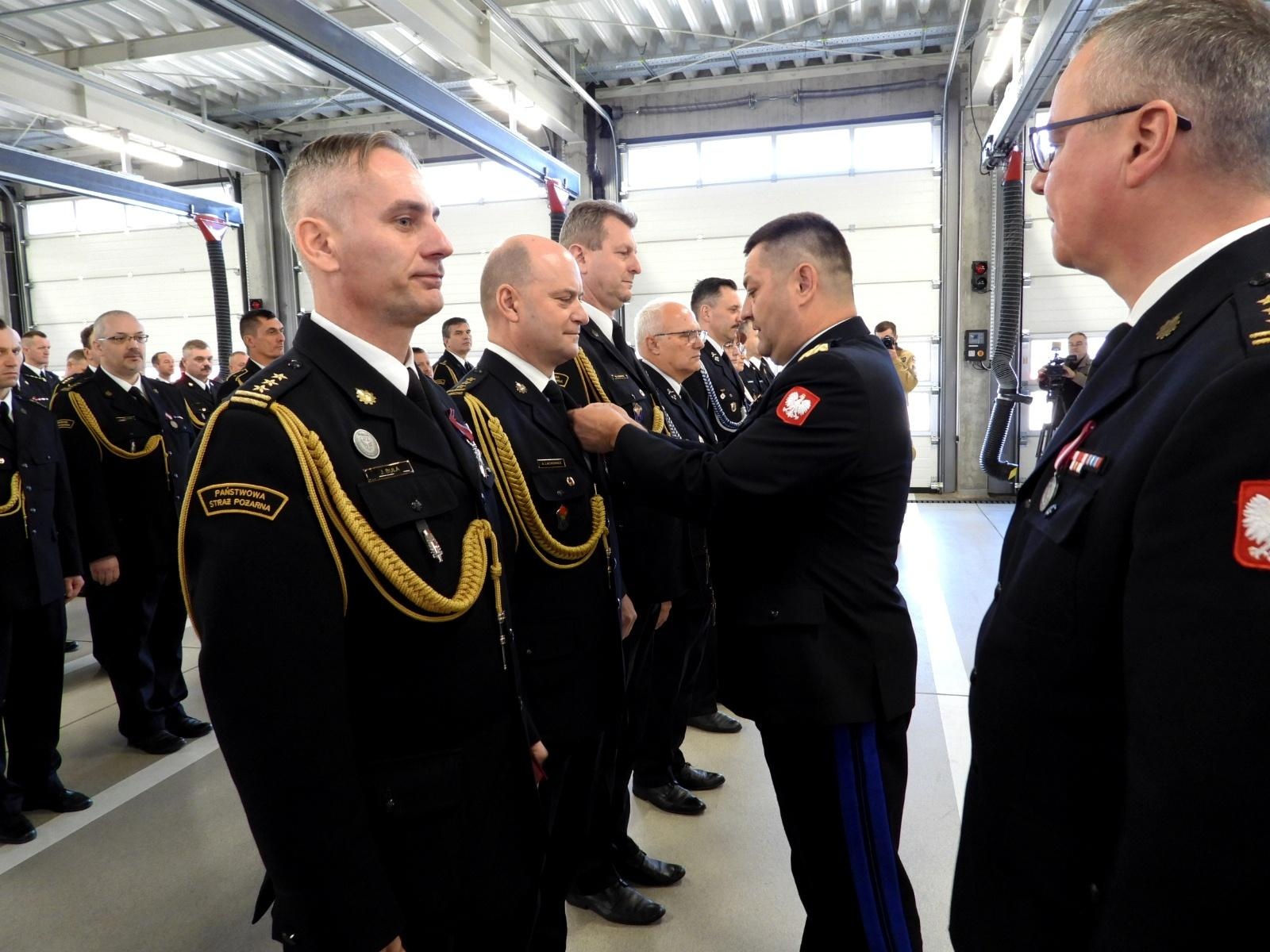 Zdjęcie w galerii na portalu naszraciborz.pl: Krzyż Świętego Floriana dla druha Romana Pośpiecha wiadomości z regionu