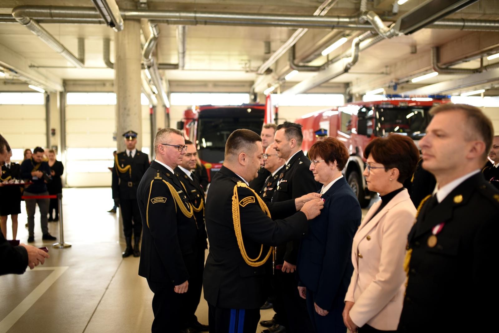 Zdjęcie w galerii na portalu naszraciborz.pl: Krzyż Świętego Floriana dla druha Romana Pośpiecha wiadomości z regionu