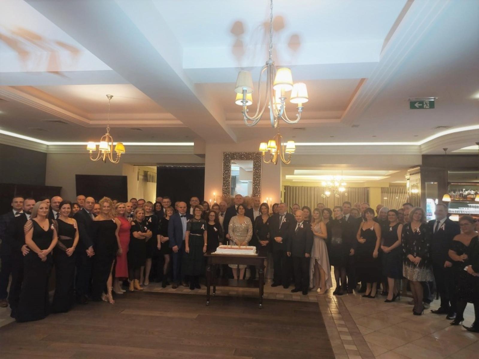 Zdjęcie w galerii na portalu naszraciborz.pl: Śląscy pogranicznicy z Raciborza na niepodległościowym balu wiadomości z regionu