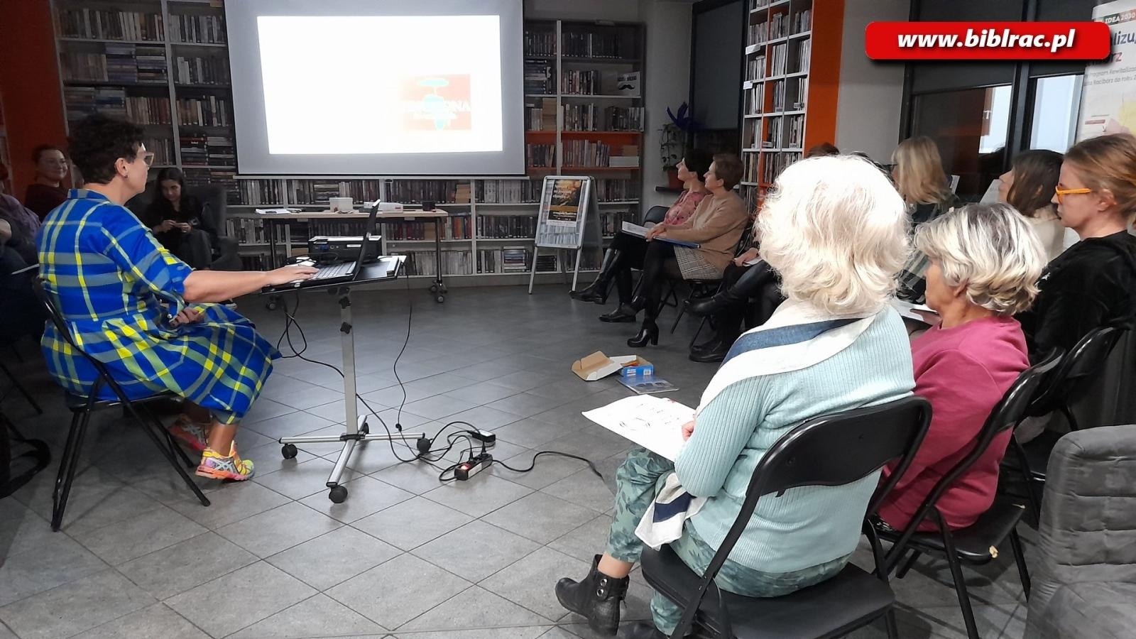 Zdjęcie w galerii na portalu naszraciborz.pl: Biblioteka na Ostrogu sposobem na jesienną chandrę wiadomości z regionu