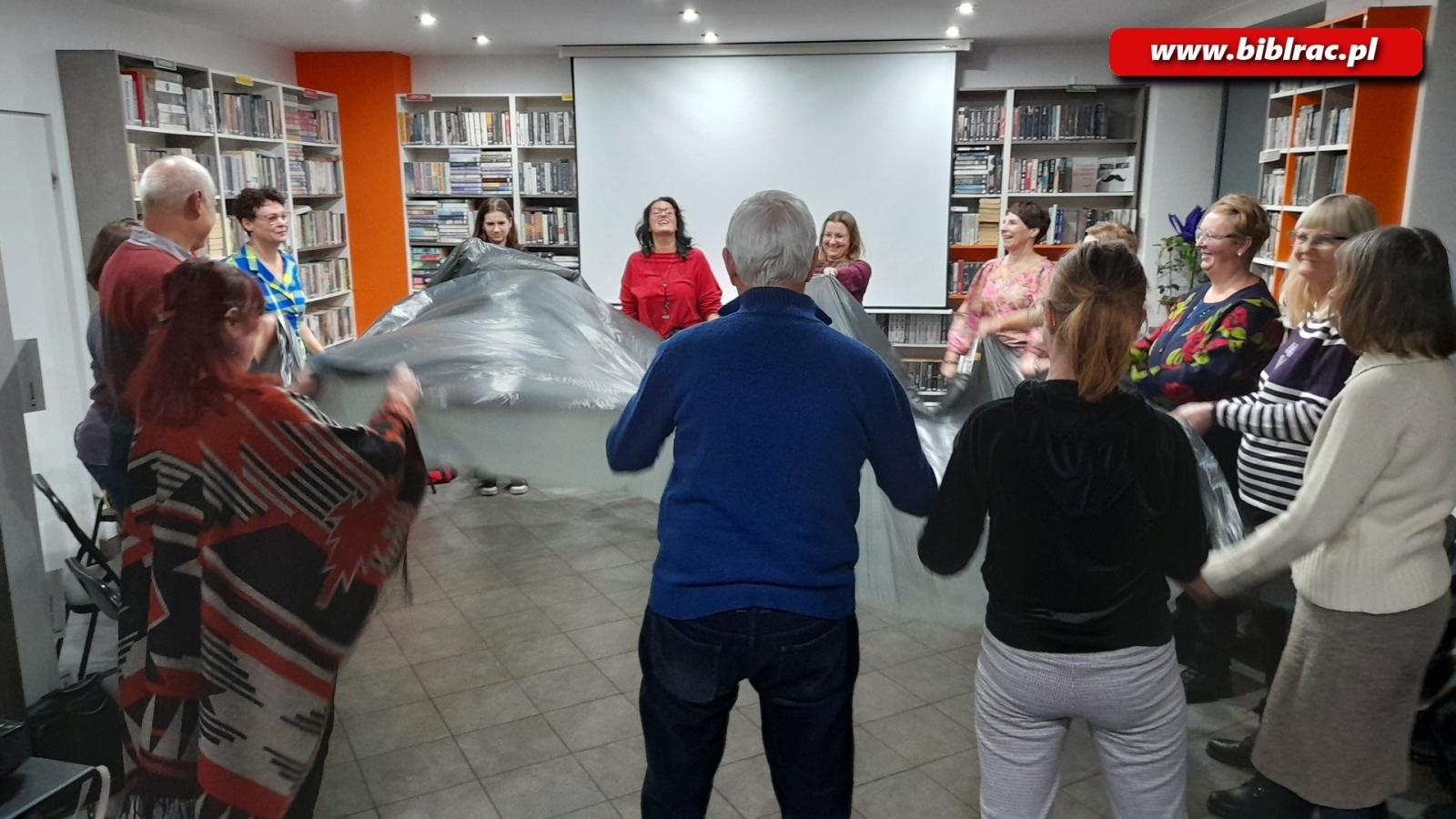 Zdjęcie w galerii na portalu naszraciborz.pl: Biblioteka na Ostrogu sposobem na jesienną chandrę wiadomości z regionu