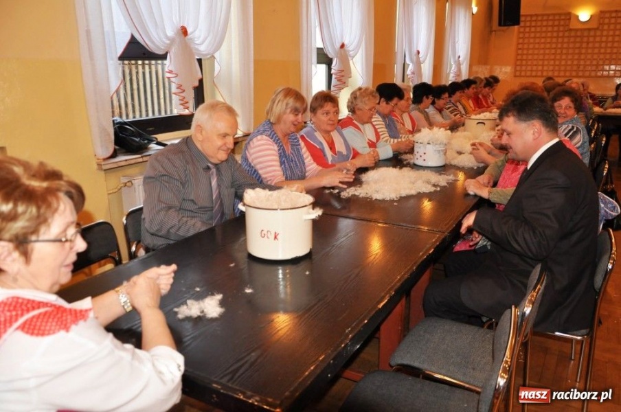 Zdjęcie w galerii na portalu naszraciborz.pl: Szkubali aż pierze leciało wiadomości z regionu