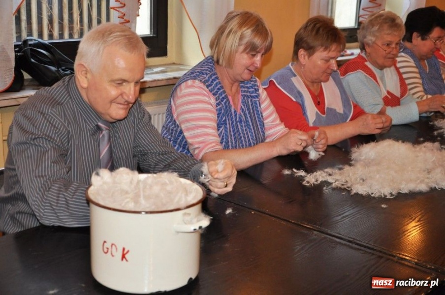 Zdjęcie w galerii na portalu naszraciborz.pl: Szkubali aż pierze leciało wiadomości z regionu