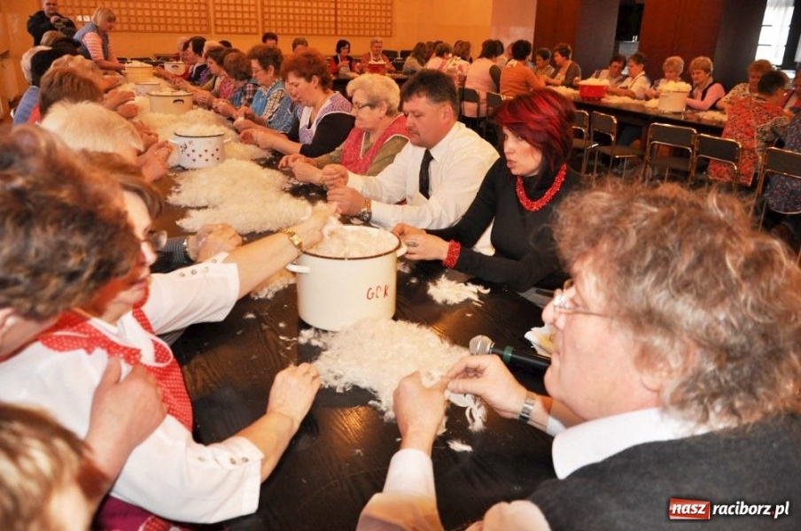 Zdjęcie w galerii na portalu naszraciborz.pl: Szkubali aż pierze leciało wiadomości z regionu