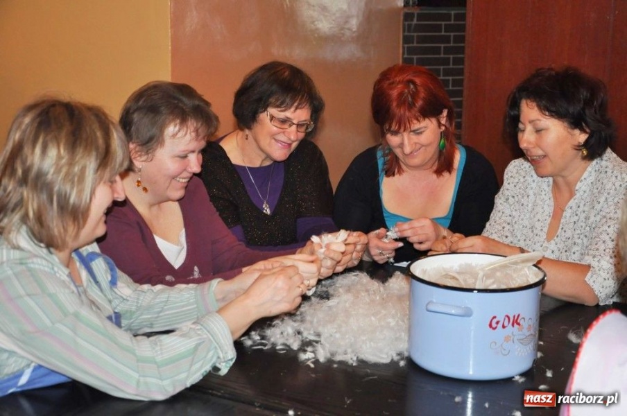Zdjęcie w galerii na portalu naszraciborz.pl: Szkubali aż pierze leciało wiadomości z regionu