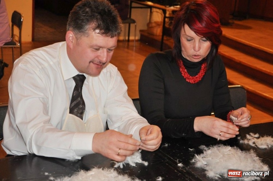 Zdjęcie w galerii na portalu naszraciborz.pl: Szkubali aż pierze leciało wiadomości z regionu