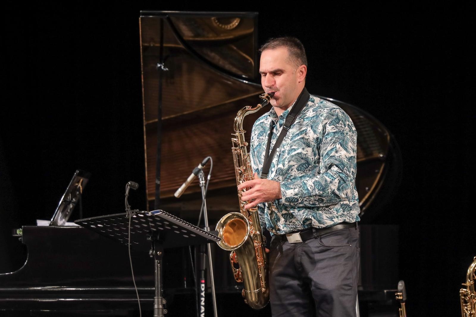 Zdjęcie w galerii na portalu naszraciborz.pl: Saksofon bohaterem listopadowego koncertu umuzykalniającego wiadomości z regionu