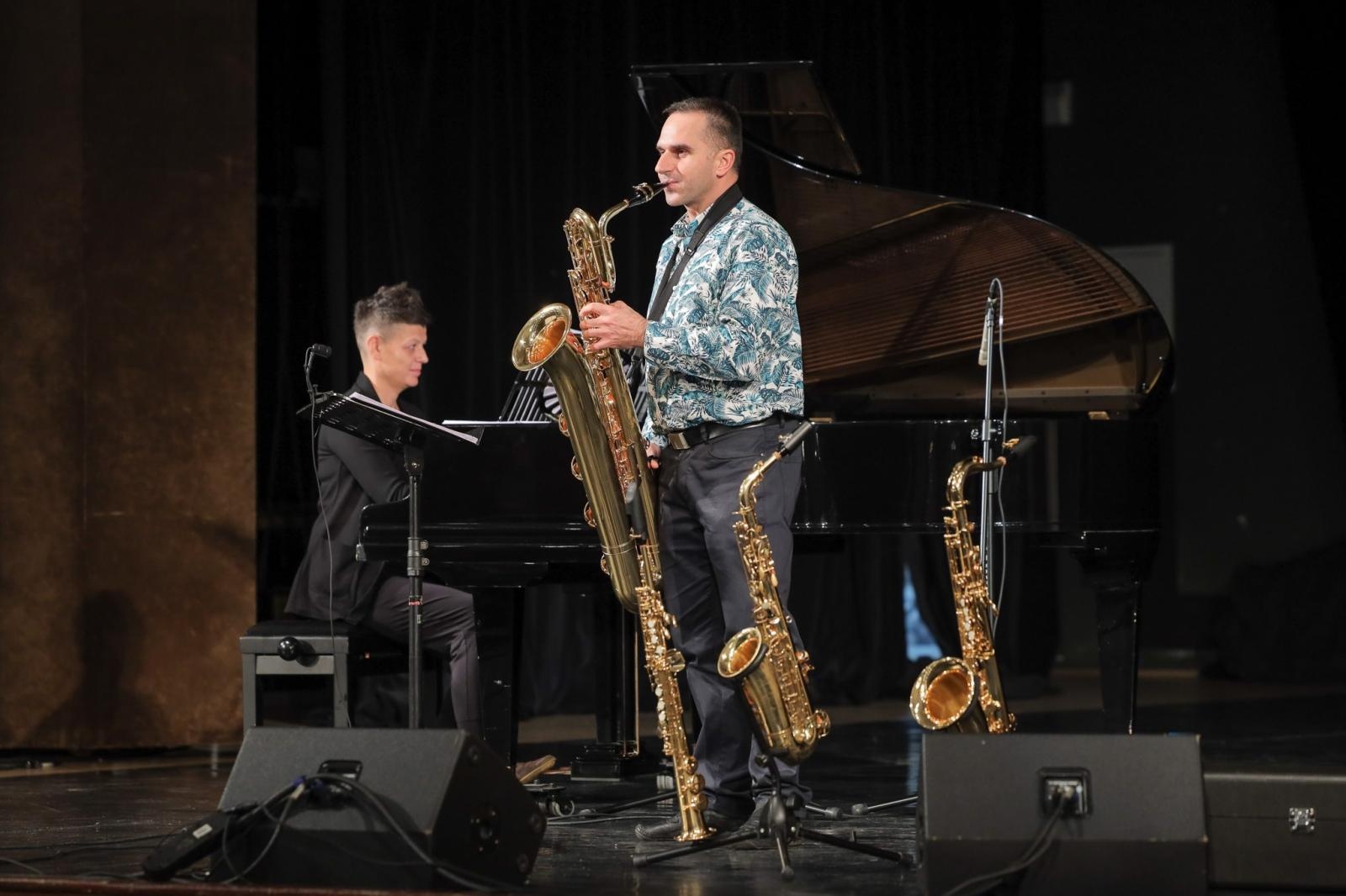 Zdjęcie w galerii na portalu naszraciborz.pl: Saksofon bohaterem listopadowego koncertu umuzykalniającego wiadomości z regionu