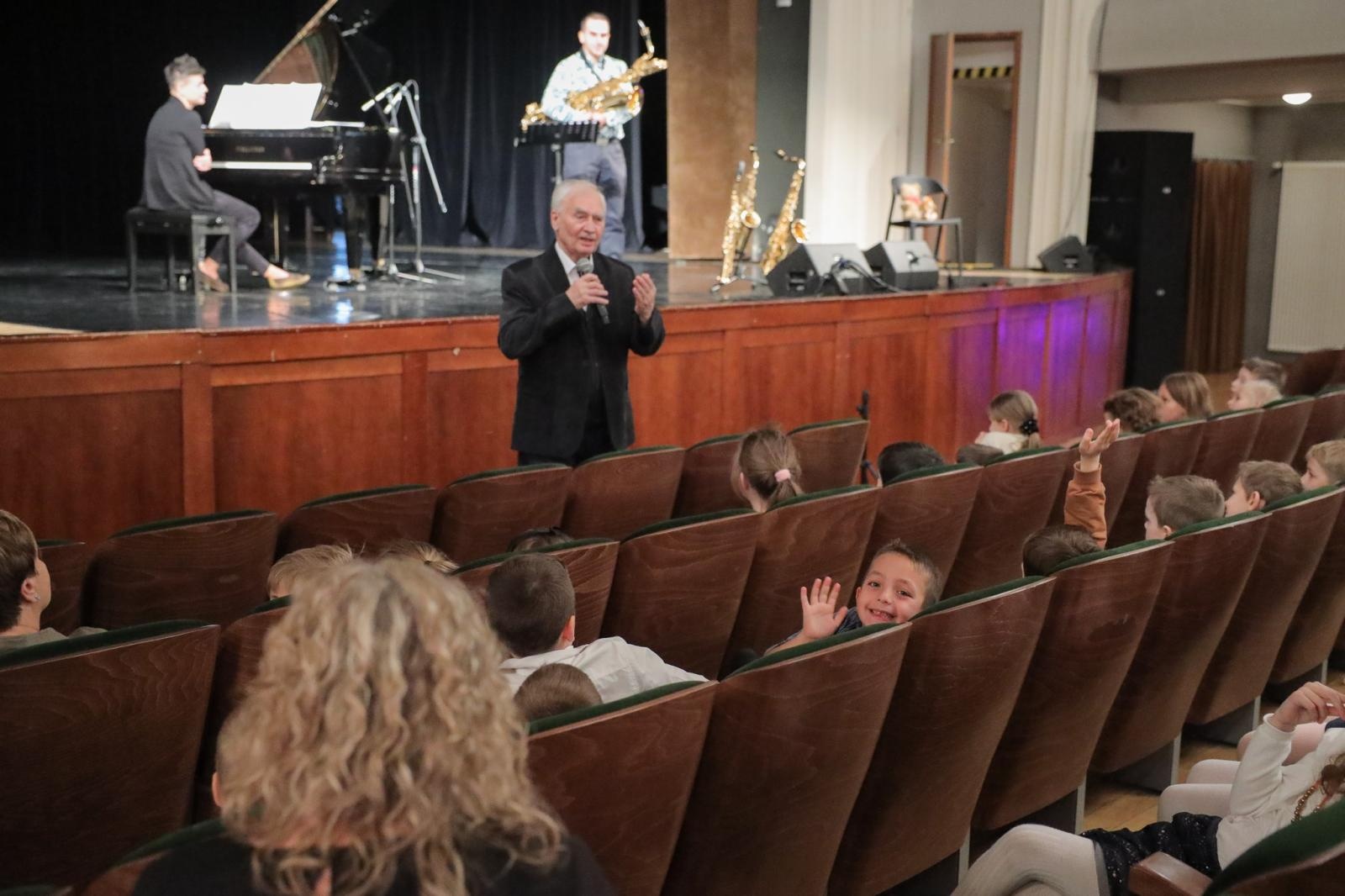 Zdjęcie w galerii na portalu naszraciborz.pl: Saksofon bohaterem listopadowego koncertu umuzykalniającego wiadomości z regionu