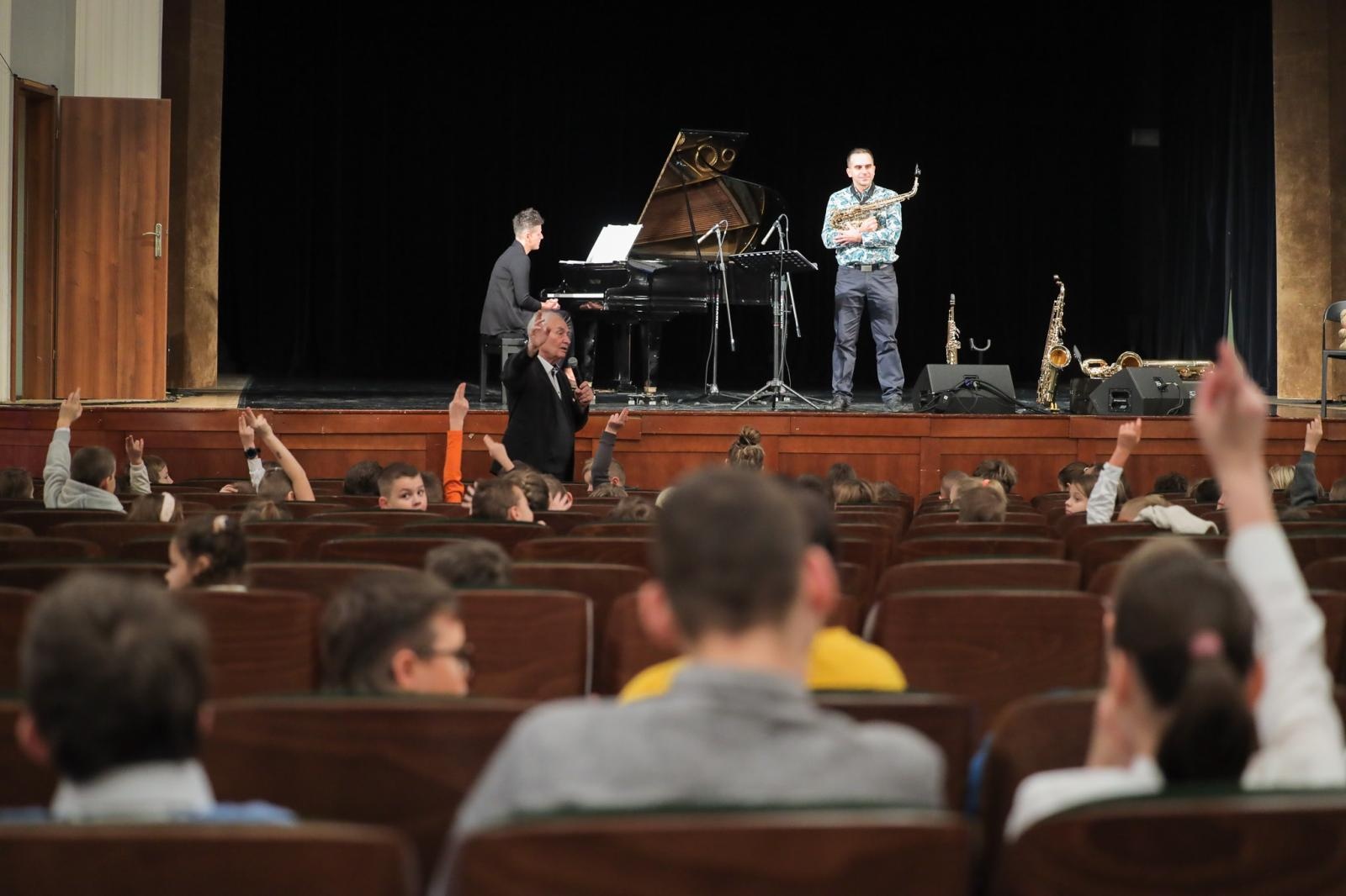 Zdjęcie w galerii na portalu naszraciborz.pl: Saksofon bohaterem listopadowego koncertu umuzykalniającego wiadomości z regionu