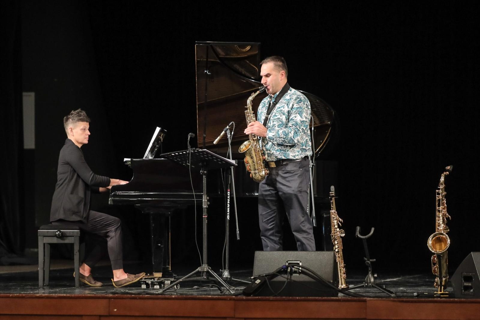 Zdjęcie w galerii na portalu naszraciborz.pl: Saksofon bohaterem listopadowego koncertu umuzykalniającego wiadomości z regionu