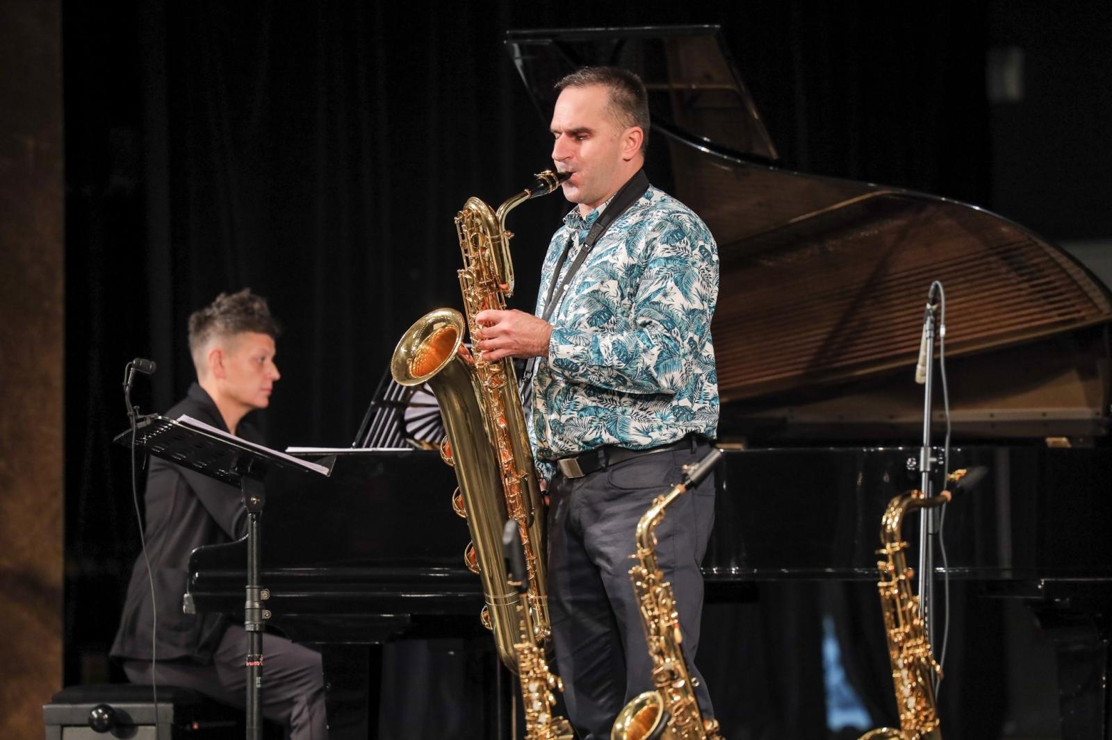 Zdjęcie w galerii na portalu naszraciborz.pl: Saksofon bohaterem listopadowego koncertu umuzykalniającego wiadomości z regionu