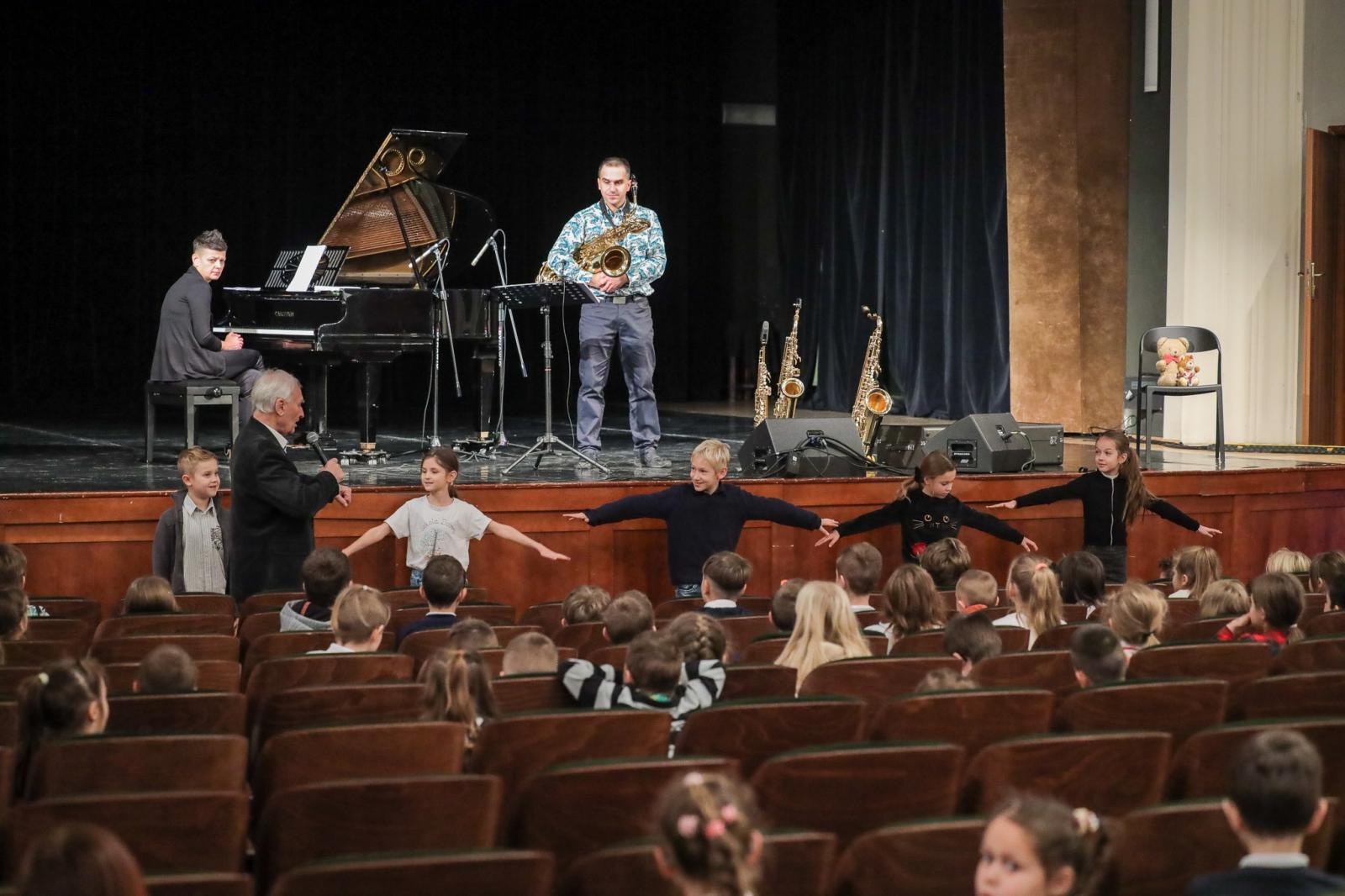 Zdjęcie w galerii na portalu naszraciborz.pl: Saksofon bohaterem listopadowego koncertu umuzykalniającego wiadomości z regionu