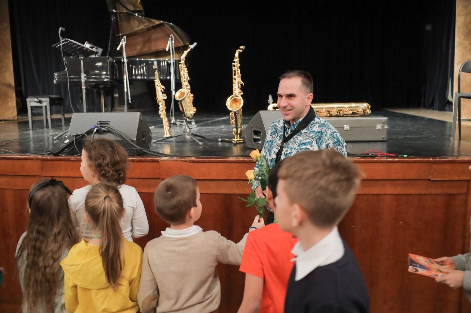 Zdjęcie w galerii na portalu naszraciborz.pl: Saksofon bohaterem listopadowego koncertu umuzykalniającego wiadomości z regionu