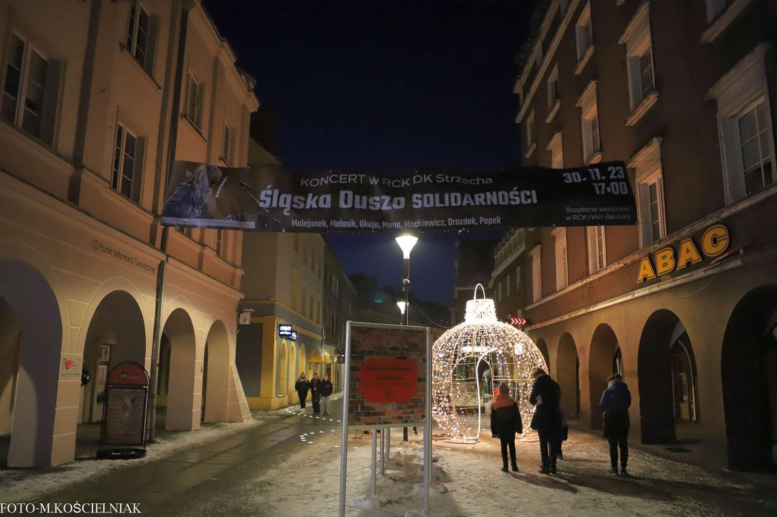 Zdjęcie w galerii na portalu naszraciborz.pl: Śląsk w walce o wolną Polskę. Wystawa na Skwerze Ks. S. Pieczki wiadomości z regionu