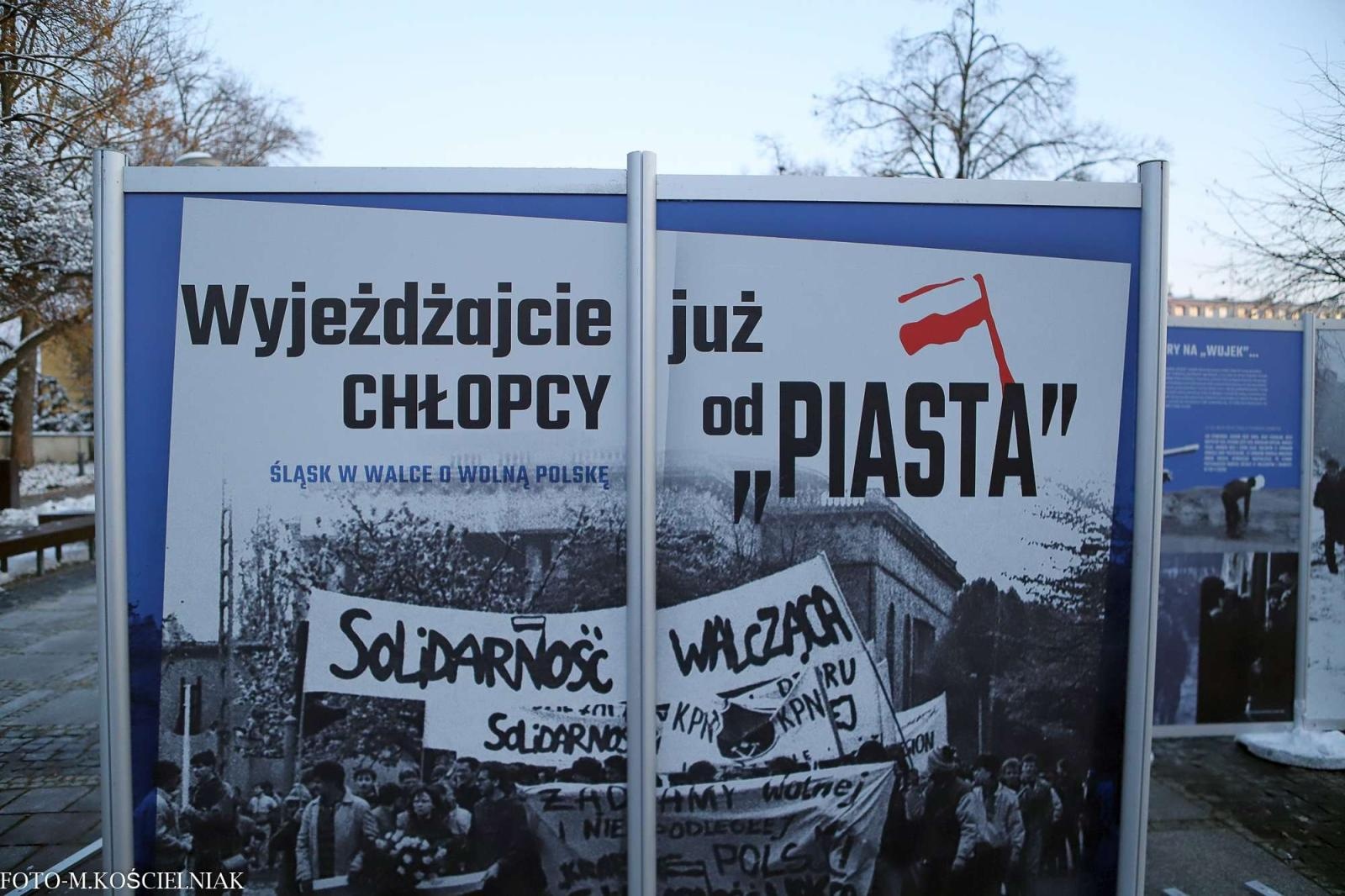 Zdjęcie w galerii na portalu naszraciborz.pl: Śląsk w walce o wolną Polskę. Wystawa na Skwerze Ks. S. Pieczki wiadomości z regionu