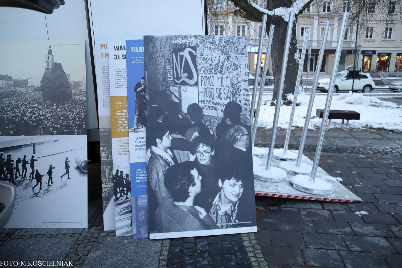 Zdjęcie w galerii na portalu naszraciborz.pl: Śląsk w walce o wolną Polskę. Wystawa na Skwerze Ks. S. Pieczki wiadomości z regionu