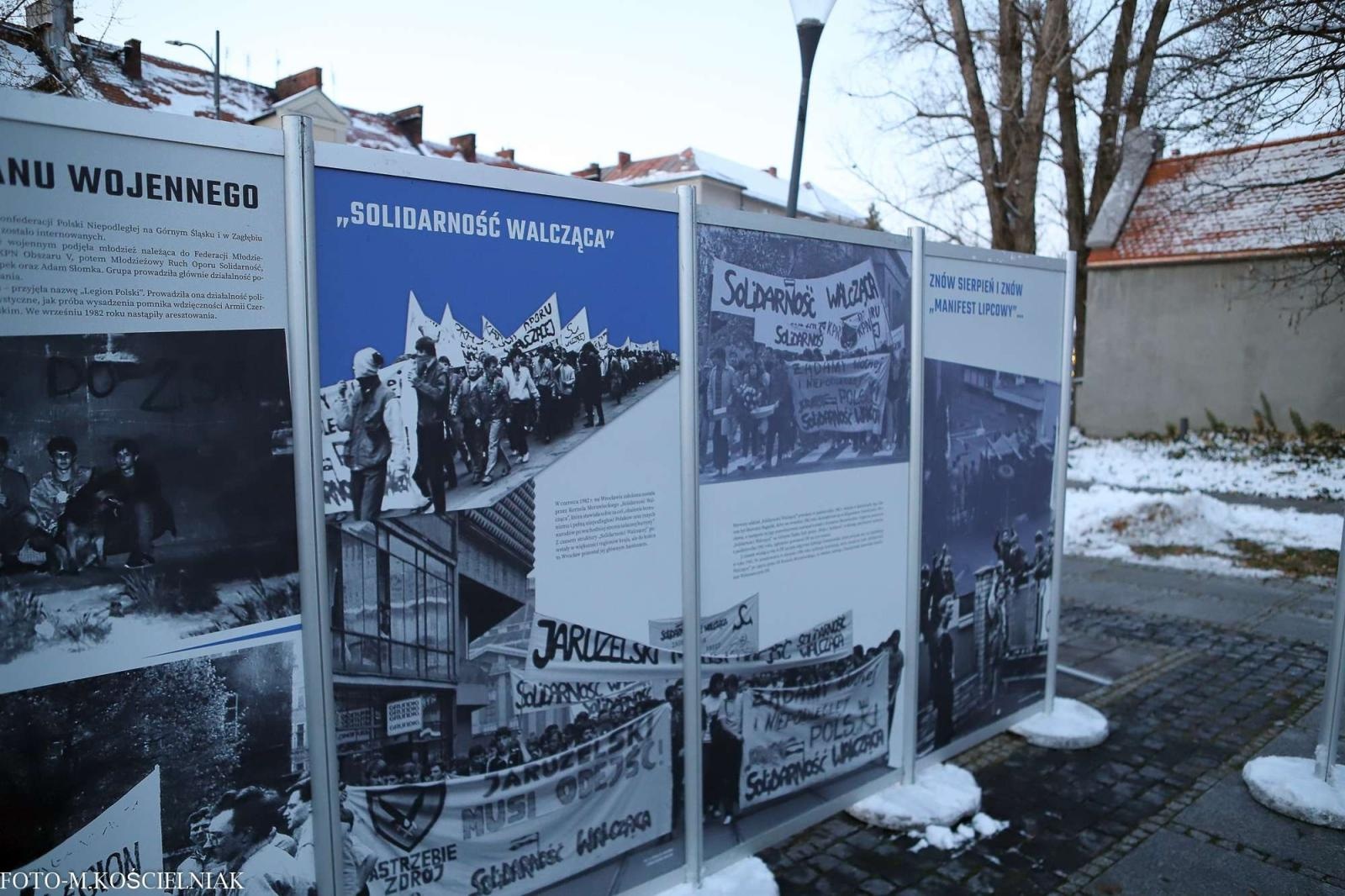 Zdjęcie w galerii na portalu naszraciborz.pl: Śląsk w walce o wolną Polskę. Wystawa na Skwerze Ks. S. Pieczki wiadomości z regionu