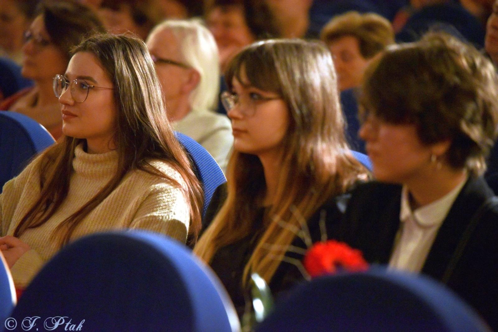 Zdjęcie w galerii na portalu naszraciborz.pl: Śląska Duszo Solidarności! Malejonek na deskach Strzechy wiadomości z regionu
