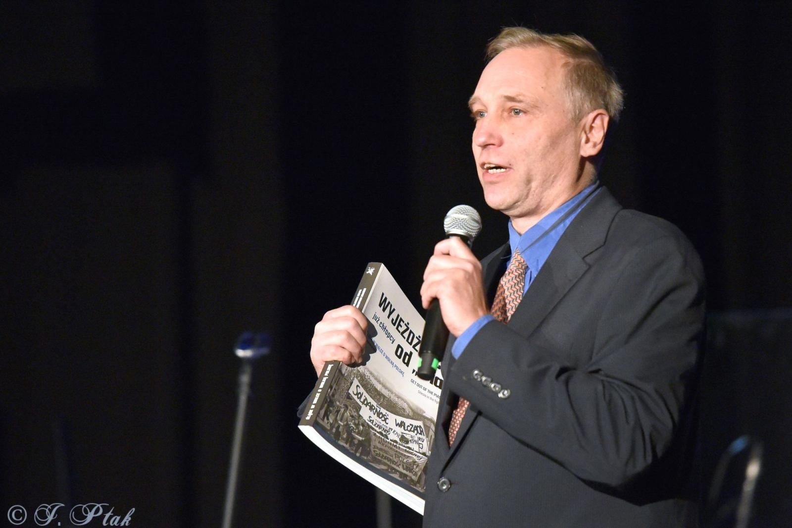 Zdjęcie w galerii na portalu naszraciborz.pl: Śląska Duszo Solidarności! Malejonek na deskach Strzechy wiadomości z regionu