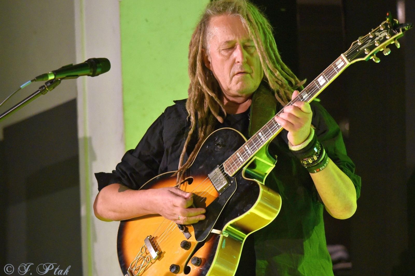 Zdjęcie w galerii na portalu naszraciborz.pl: Śląska Duszo Solidarności! Malejonek na deskach Strzechy wiadomości z regionu