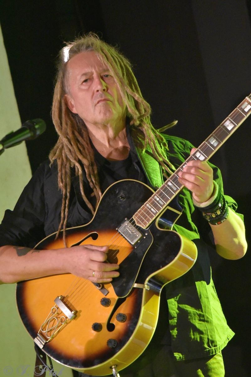 Zdjęcie w galerii na portalu naszraciborz.pl: Śląska Duszo Solidarności! Malejonek na deskach Strzechy wiadomości z regionu