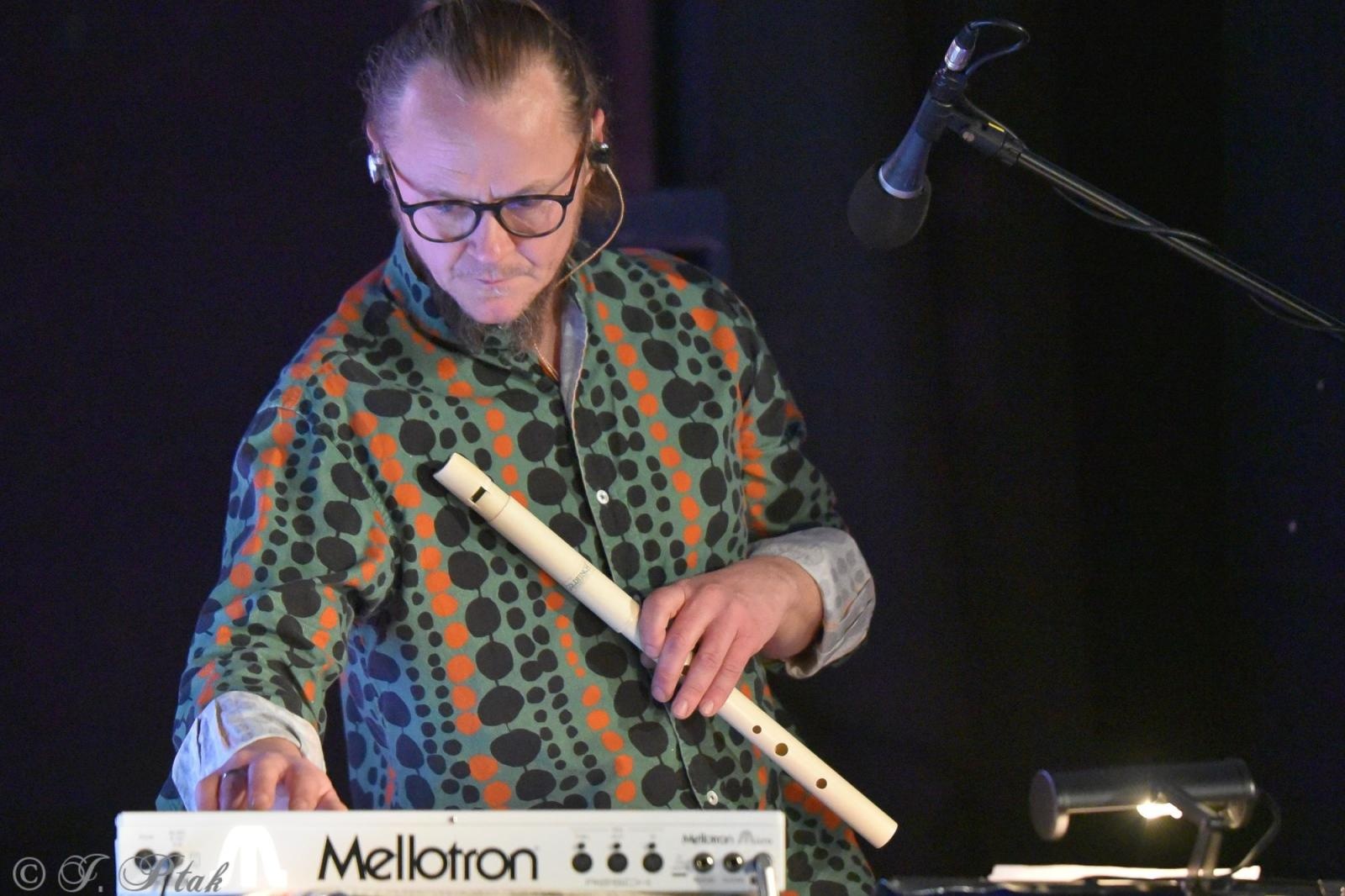 Zdjęcie w galerii na portalu naszraciborz.pl: Śląska Duszo Solidarności! Malejonek na deskach Strzechy wiadomości z regionu