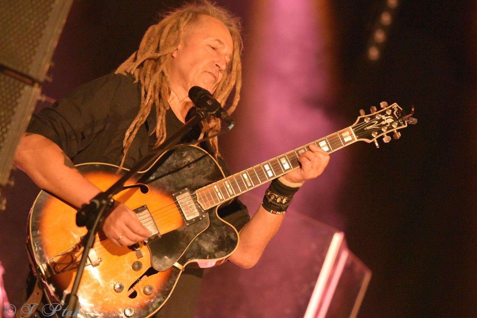 Zdjęcie w galerii na portalu naszraciborz.pl: Śląska Duszo Solidarności! Malejonek na deskach Strzechy wiadomości z regionu