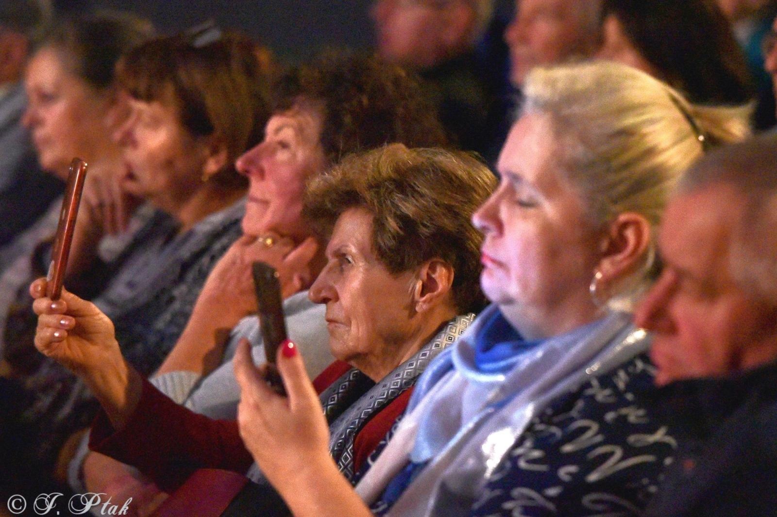 Zdjęcie w galerii na portalu naszraciborz.pl: Śląska Duszo Solidarności! Malejonek na deskach Strzechy wiadomości z regionu