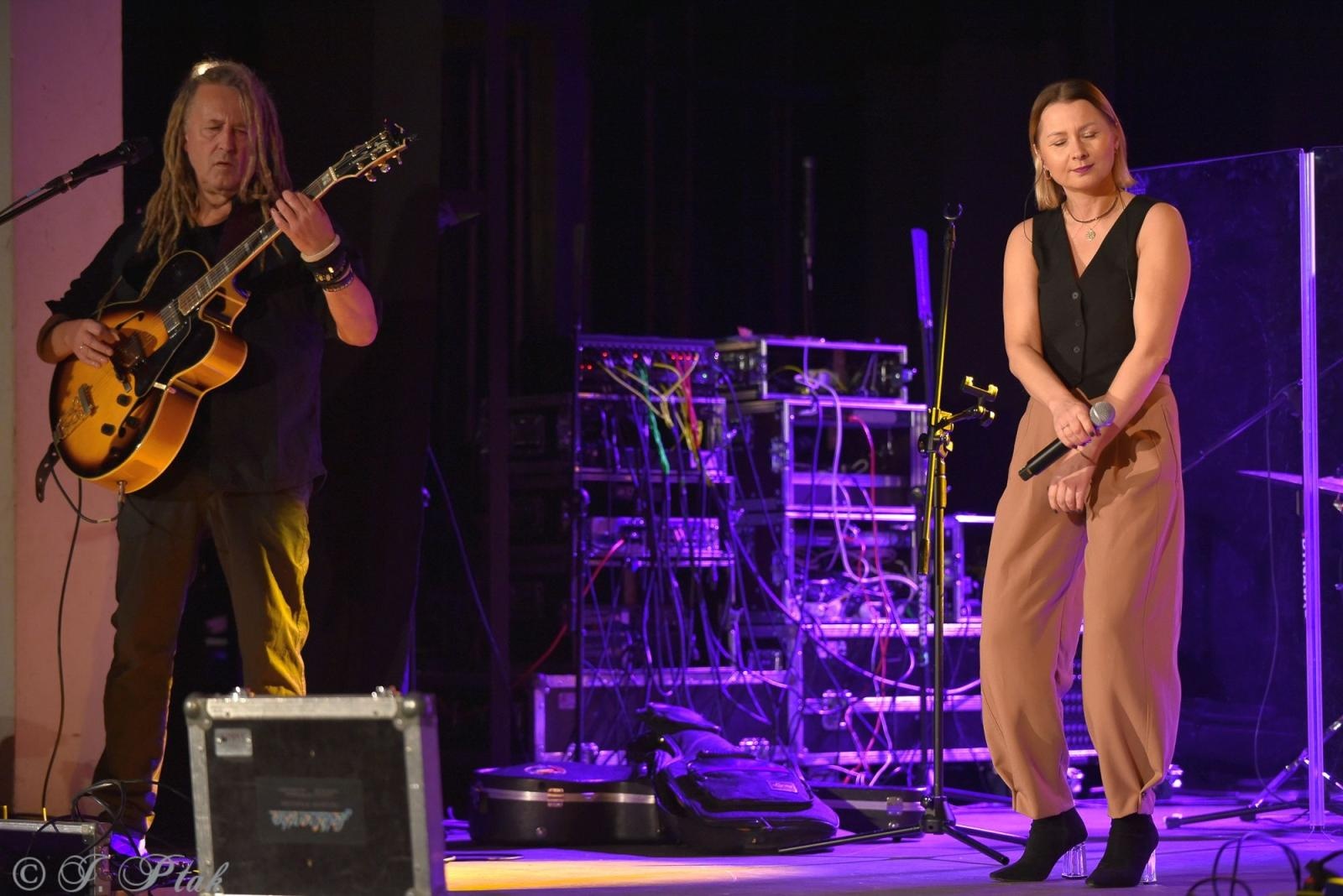 Zdjęcie w galerii na portalu naszraciborz.pl: Śląska Duszo Solidarności! Malejonek na deskach Strzechy wiadomości z regionu