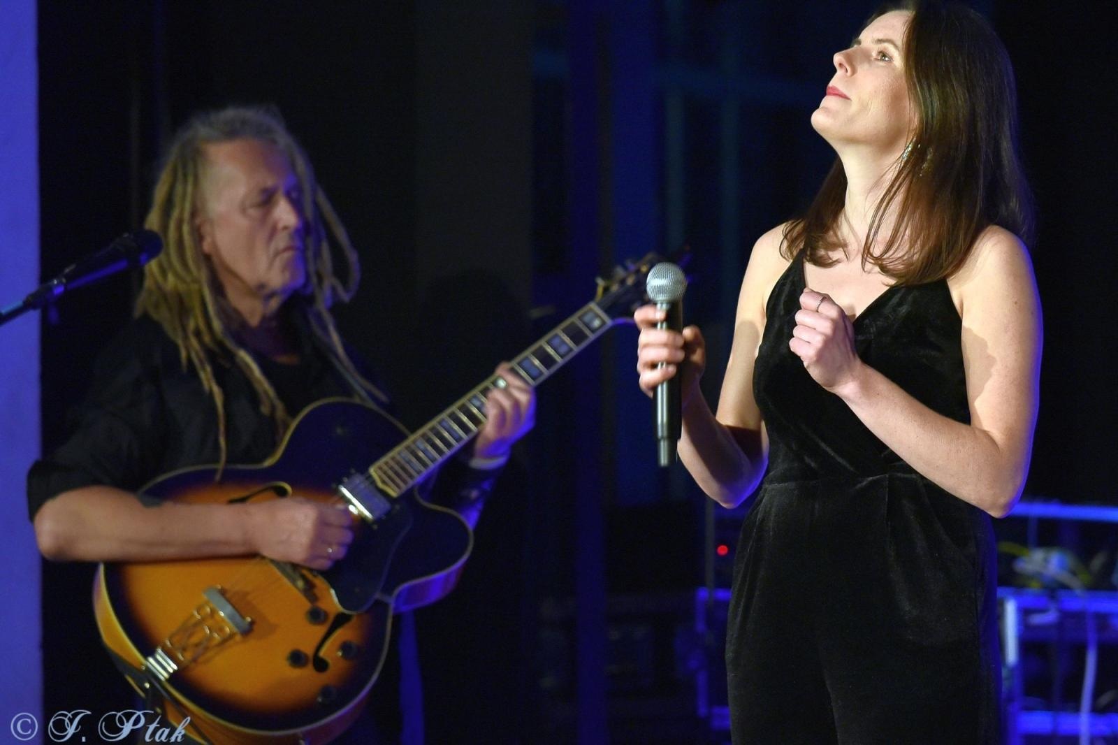 Zdjęcie w galerii na portalu naszraciborz.pl: Śląska Duszo Solidarności! Malejonek na deskach Strzechy wiadomości z regionu