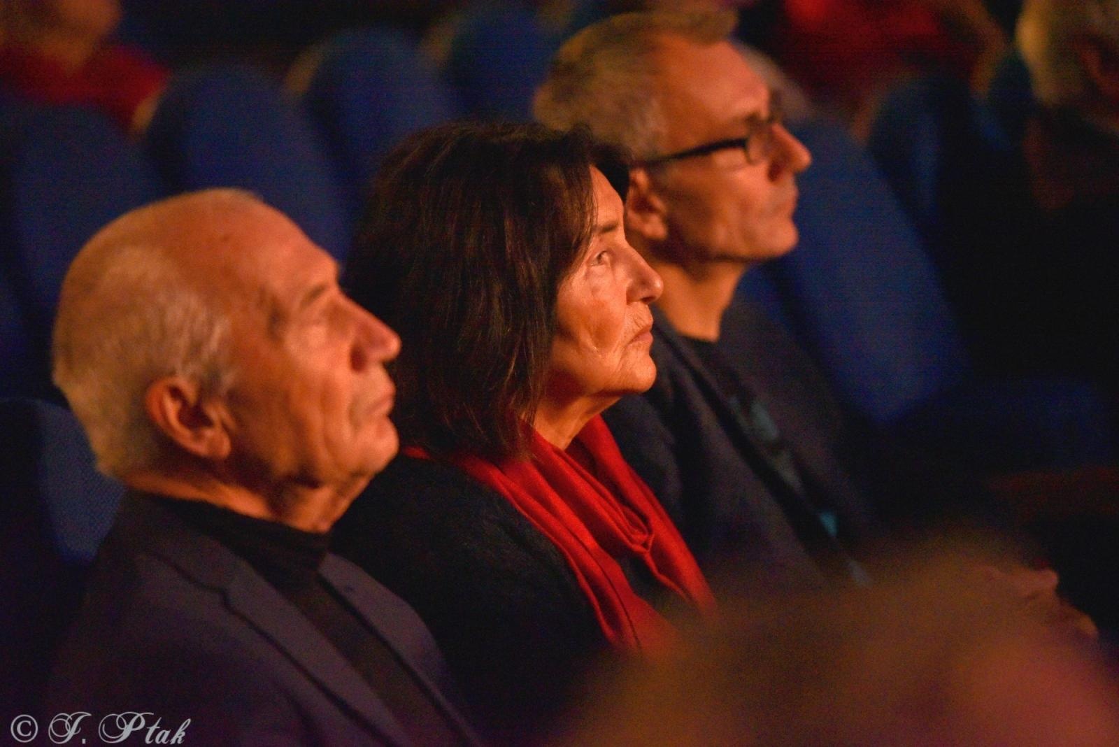 Zdjęcie w galerii na portalu naszraciborz.pl: Śląska Duszo Solidarności! Malejonek na deskach Strzechy wiadomości z regionu