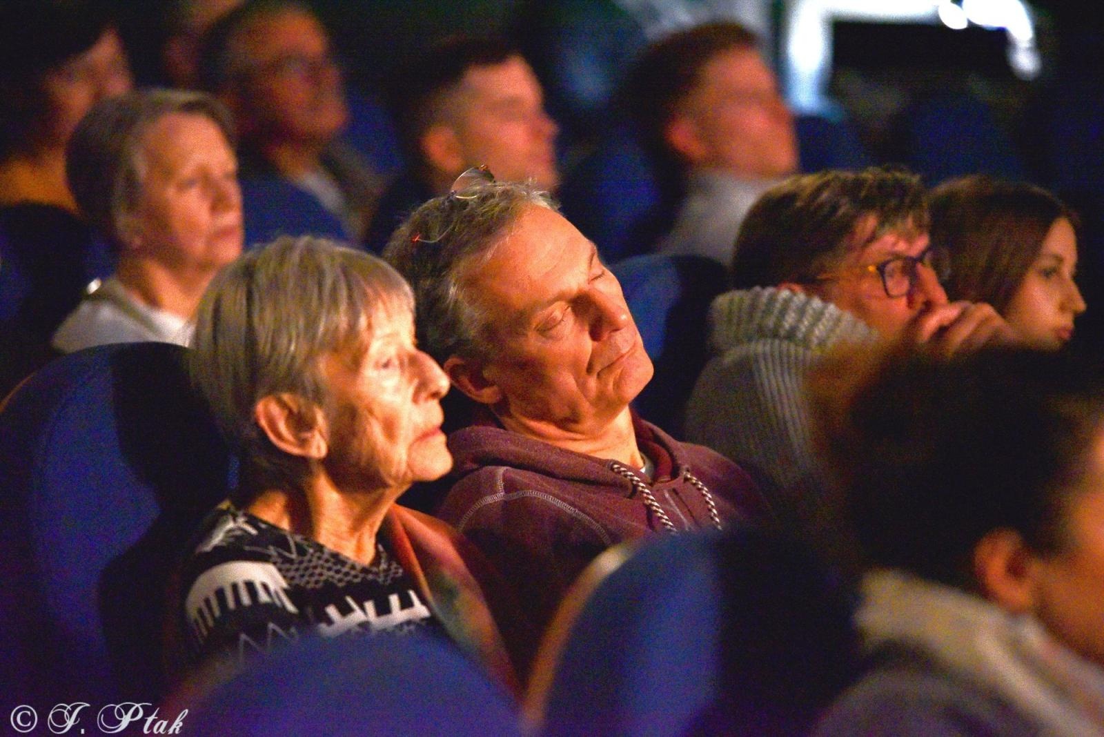 Zdjęcie w galerii na portalu naszraciborz.pl: Śląska Duszo Solidarności! Malejonek na deskach Strzechy wiadomości z regionu
