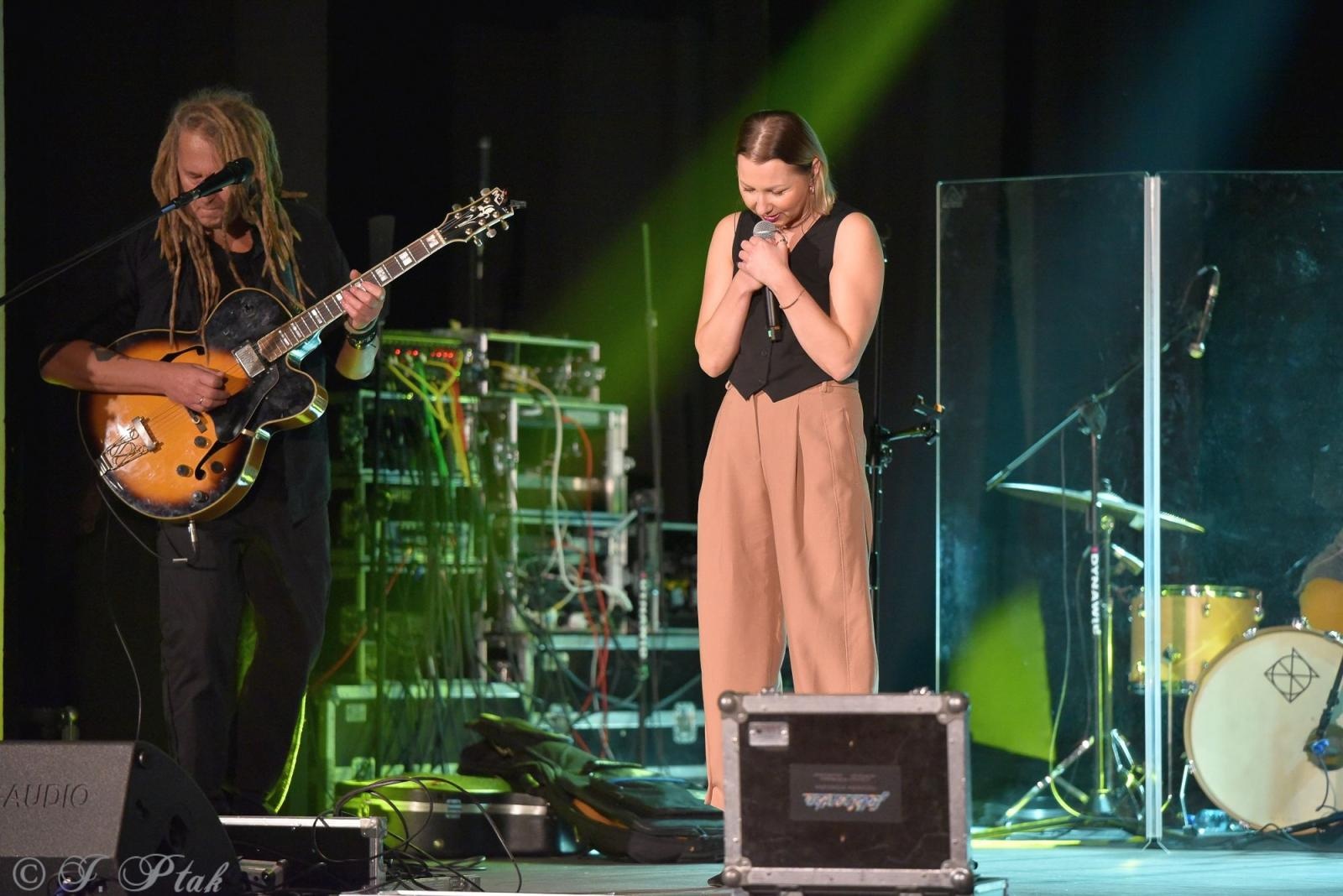 Zdjęcie w galerii na portalu naszraciborz.pl: Śląska Duszo Solidarności! Malejonek na deskach Strzechy wiadomości z regionu