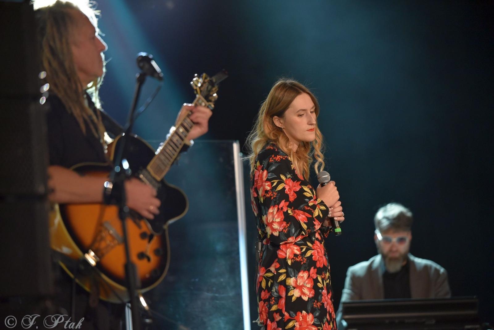 Zdjęcie w galerii na portalu naszraciborz.pl: Śląska Duszo Solidarności! Malejonek na deskach Strzechy wiadomości z regionu