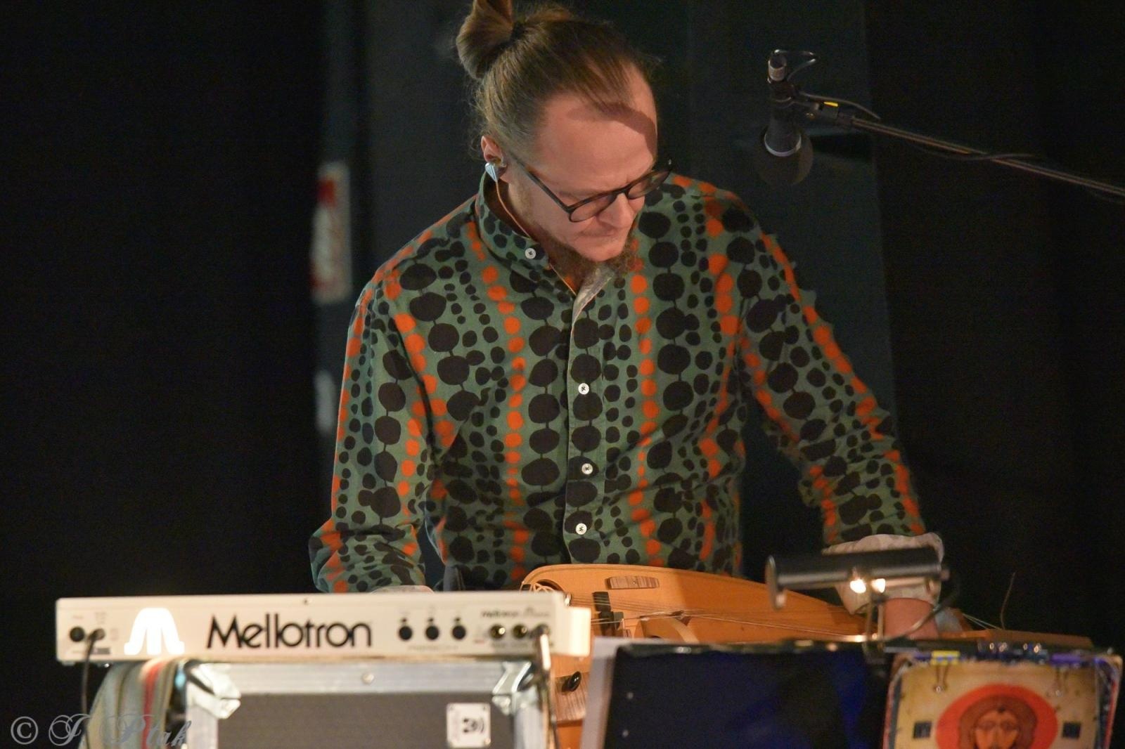 Zdjęcie w galerii na portalu naszraciborz.pl: Śląska Duszo Solidarności! Malejonek na deskach Strzechy wiadomości z regionu