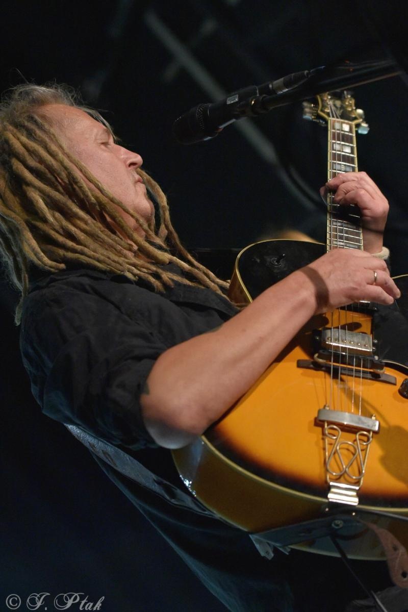 Zdjęcie w galerii na portalu naszraciborz.pl: Śląska Duszo Solidarności! Malejonek na deskach Strzechy wiadomości z regionu