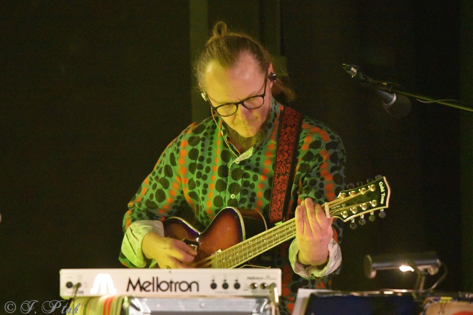 Zdjęcie w galerii na portalu naszraciborz.pl: Śląska Duszo Solidarności! Malejonek na deskach Strzechy wiadomości z regionu