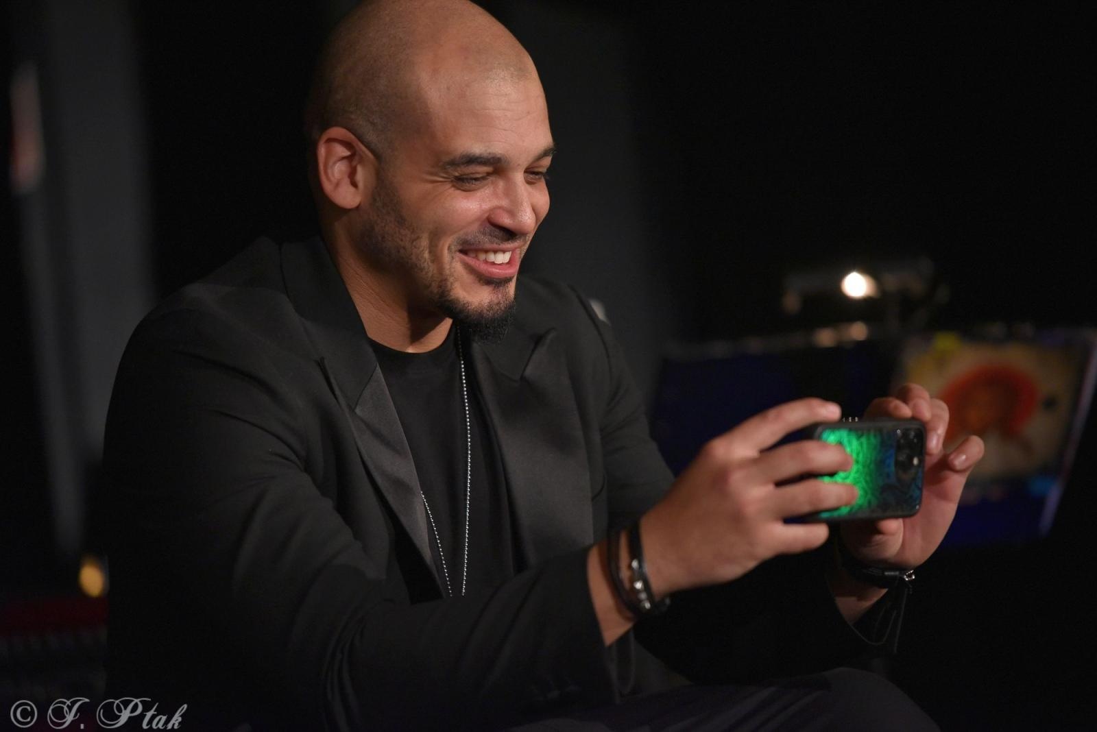 Zdjęcie w galerii na portalu naszraciborz.pl: Śląska Duszo Solidarności! Malejonek na deskach Strzechy wiadomości z regionu