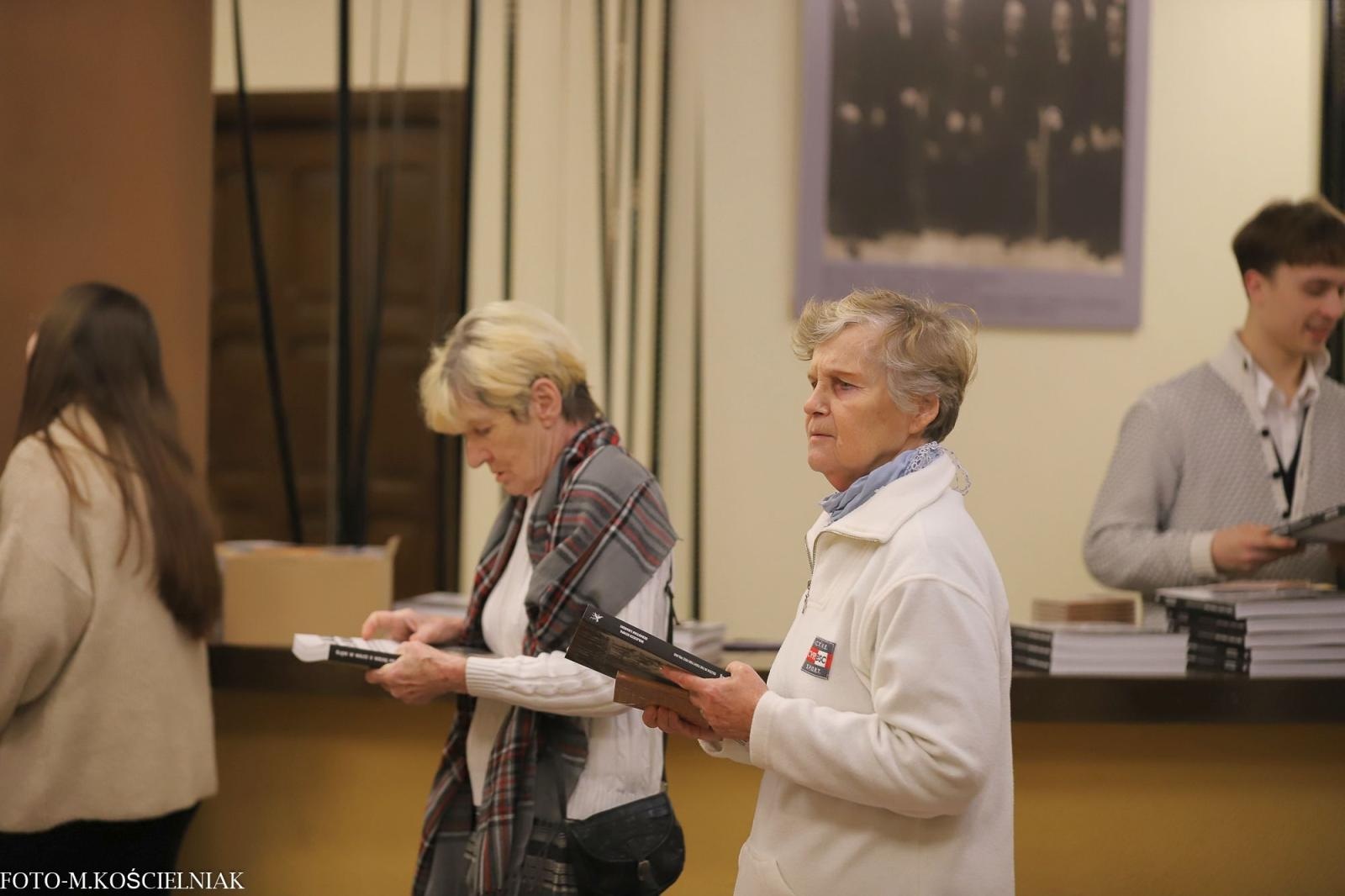 Zdjęcie w galerii na portalu naszraciborz.pl: Śląska Duszo Solidarności! Malejonek na deskach Strzechy wiadomości z regionu