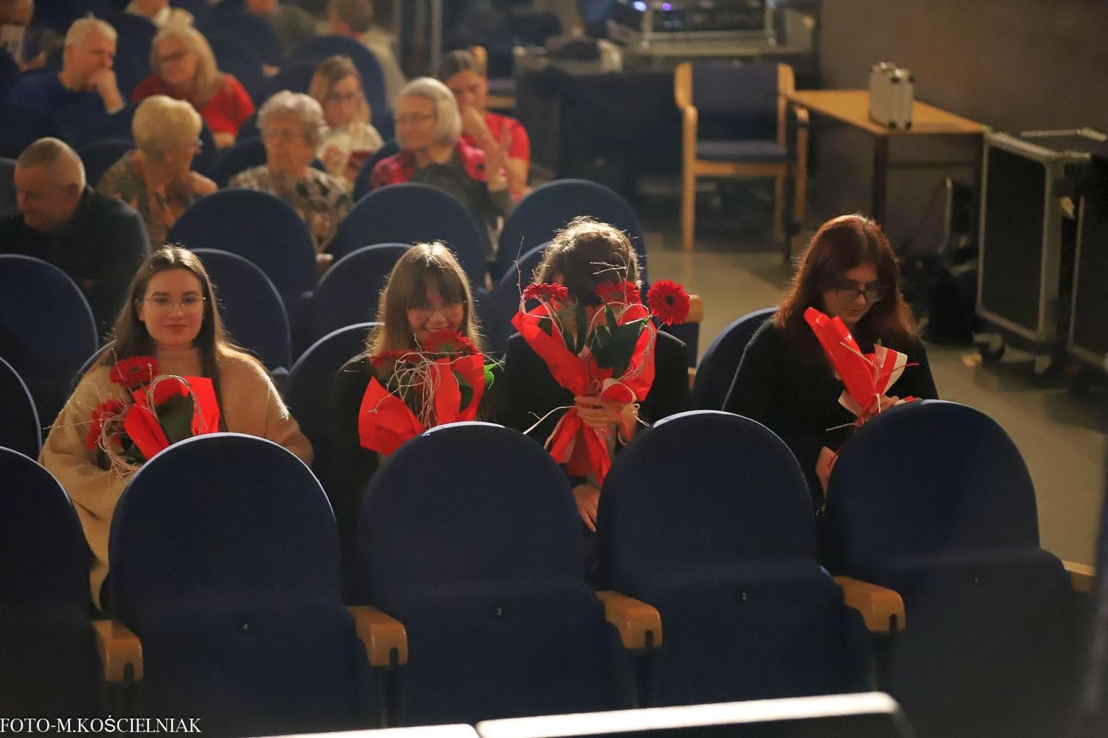Zdjęcie w galerii na portalu naszraciborz.pl: Śląska Duszo Solidarności! Malejonek na deskach Strzechy wiadomości z regionu