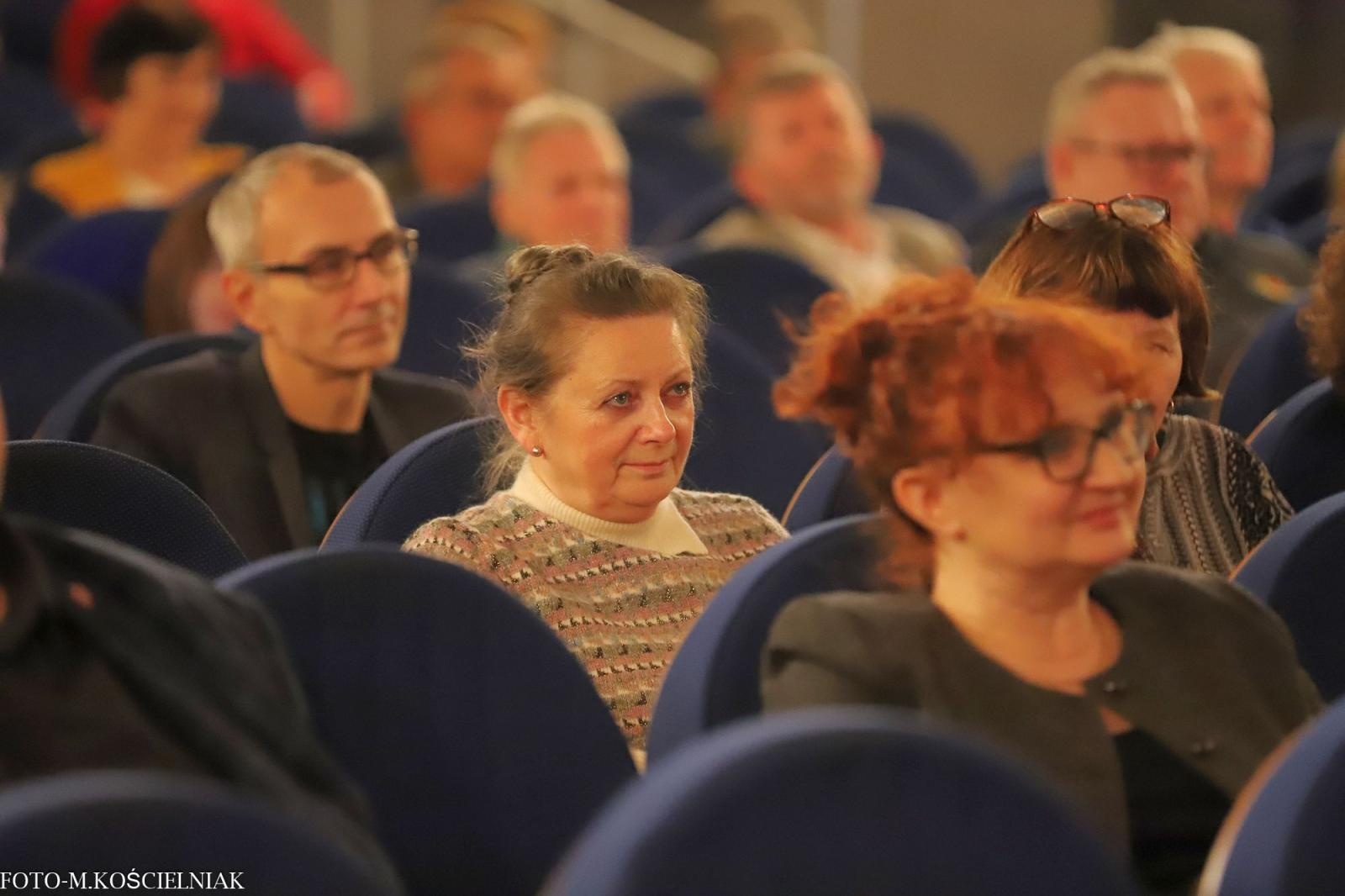 Zdjęcie w galerii na portalu naszraciborz.pl: Śląska Duszo Solidarności! Malejonek na deskach Strzechy wiadomości z regionu