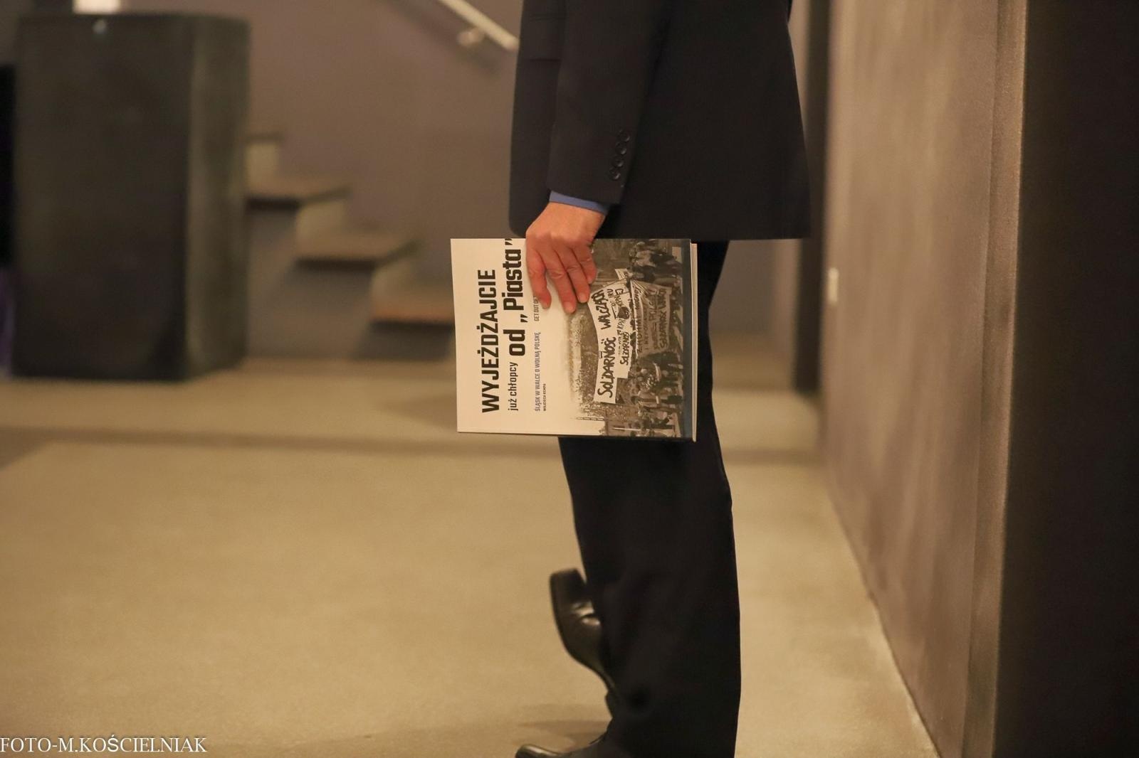 Zdjęcie w galerii na portalu naszraciborz.pl: Śląska Duszo Solidarności! Malejonek na deskach Strzechy wiadomości z regionu