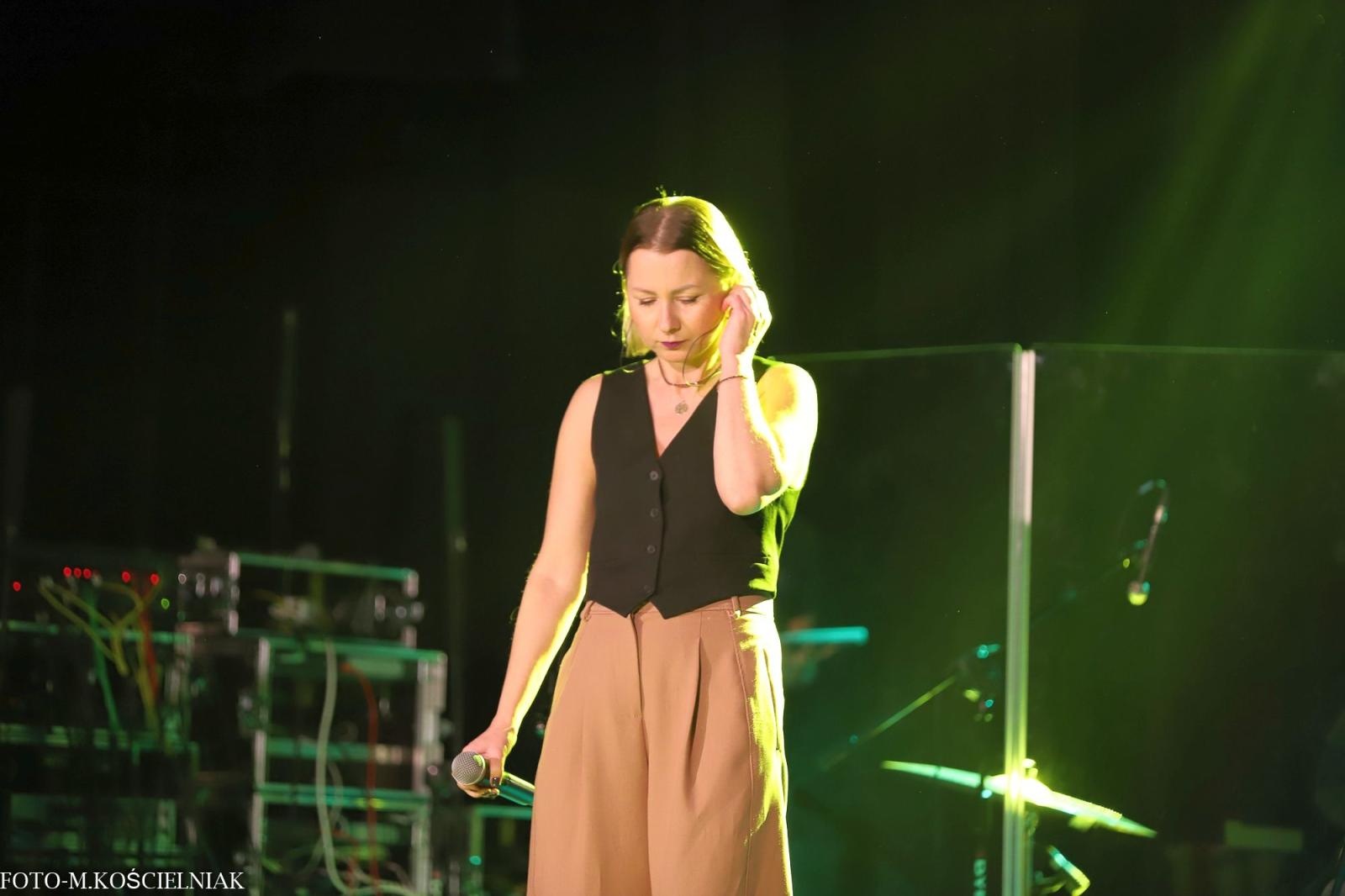 Zdjęcie w galerii na portalu naszraciborz.pl: Śląska Duszo Solidarności! Malejonek na deskach Strzechy wiadomości z regionu