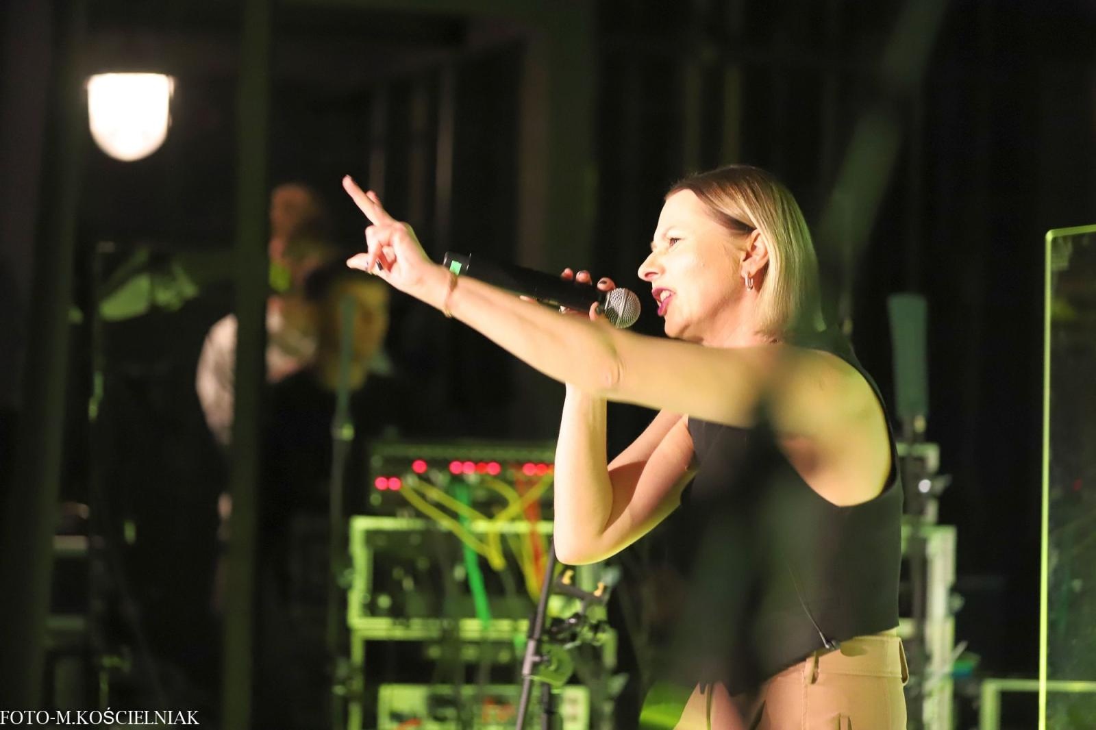 Zdjęcie w galerii na portalu naszraciborz.pl: Śląska Duszo Solidarności! Malejonek na deskach Strzechy wiadomości z regionu